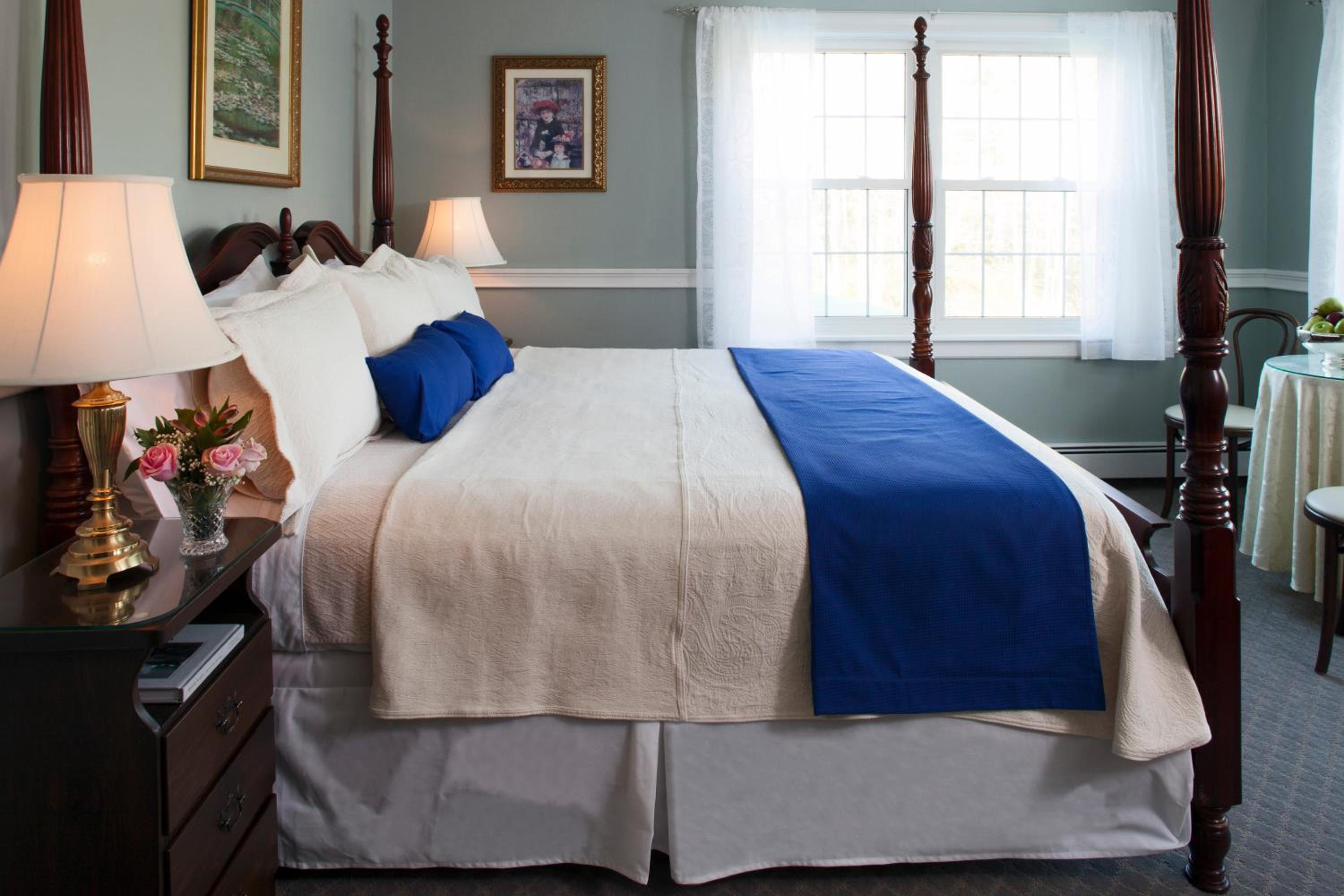 Wolf Cove Inn