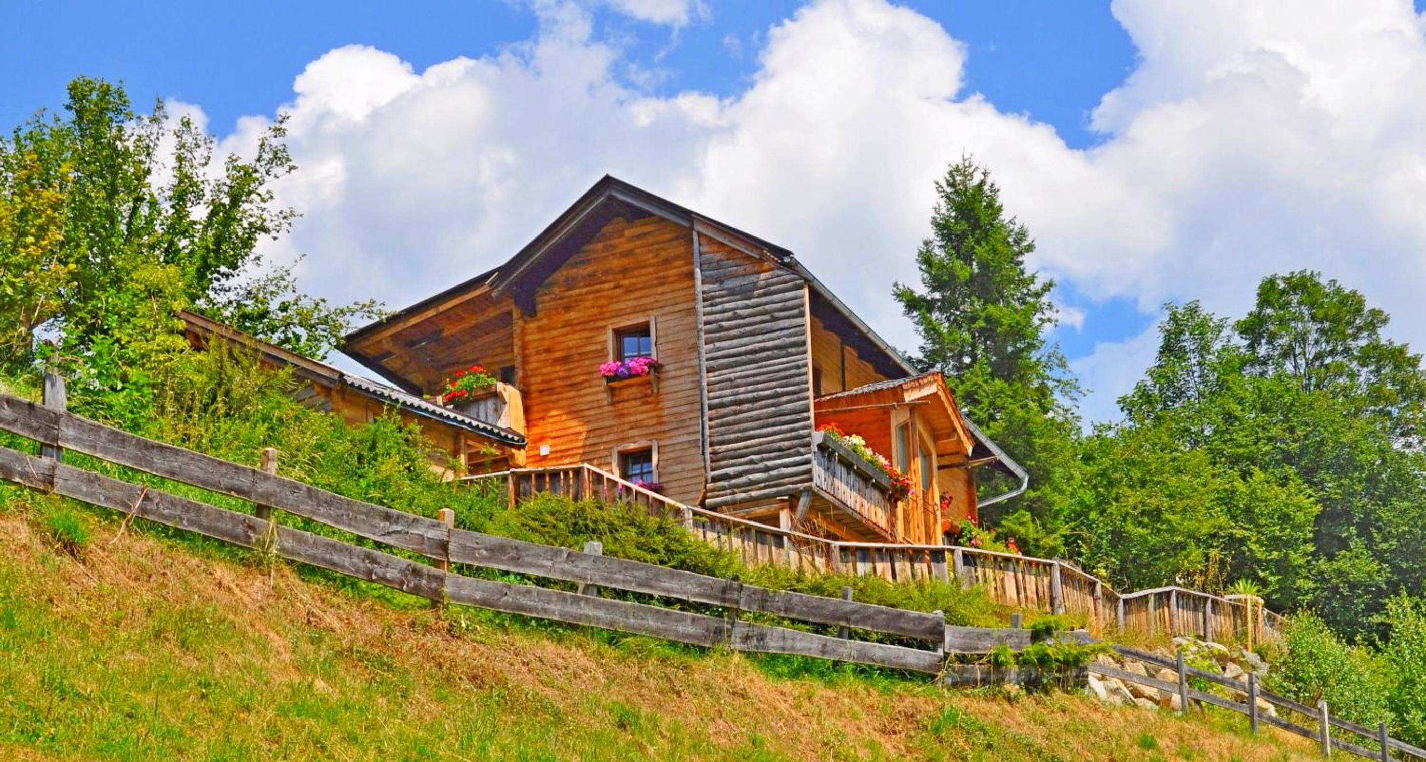 Panorama Ferienhaus Ematberg mit Bergblick und Sauna