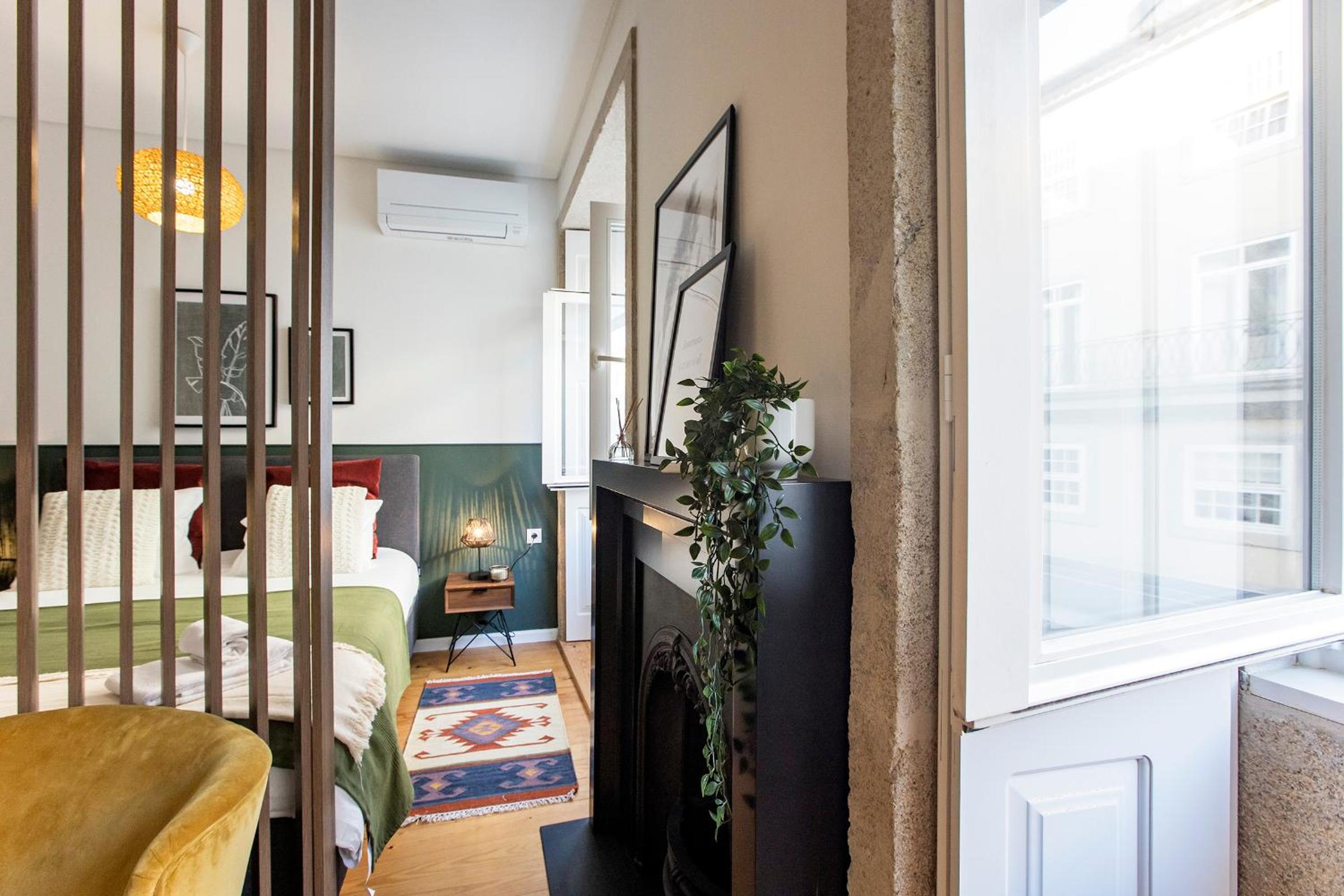 Mouzinho Darling Studio w/ AC in City Center by LovelyStay view 4