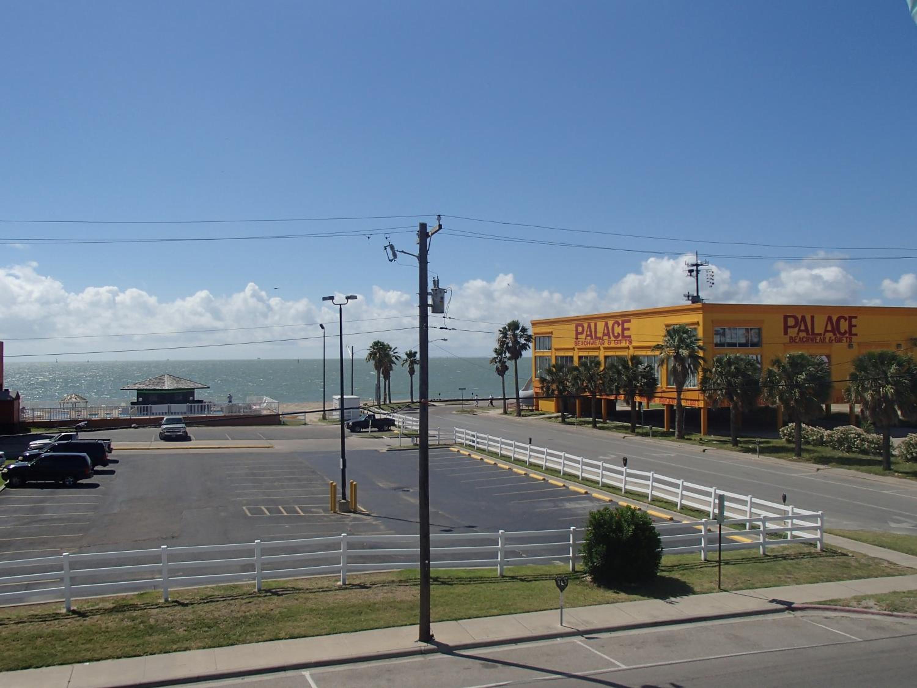 Regency Inn Motel by the Beach view 2