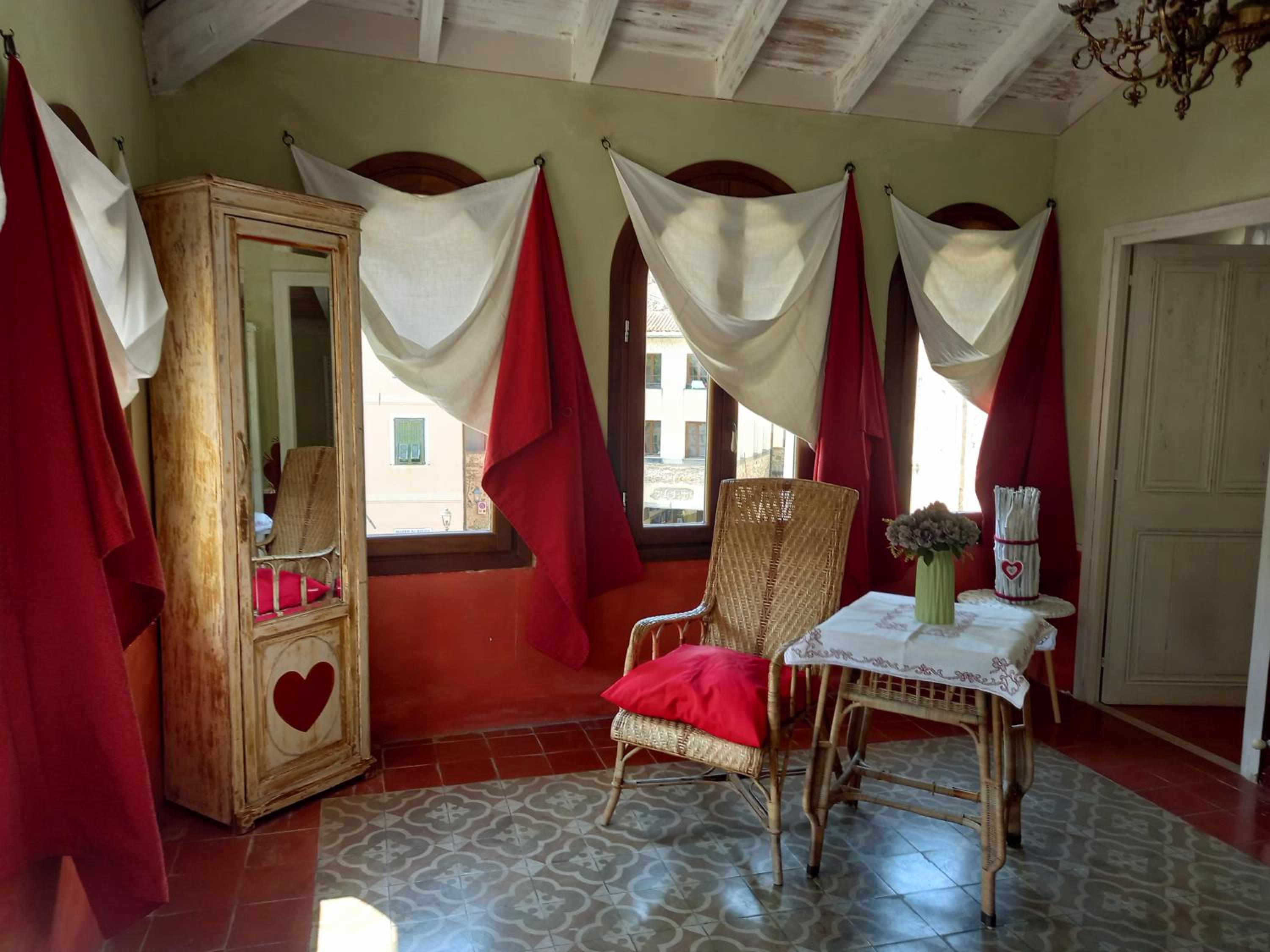 La Casa Rosa en Pigna