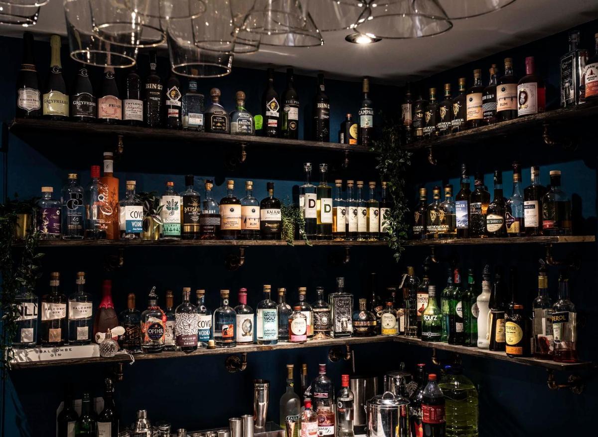 bar