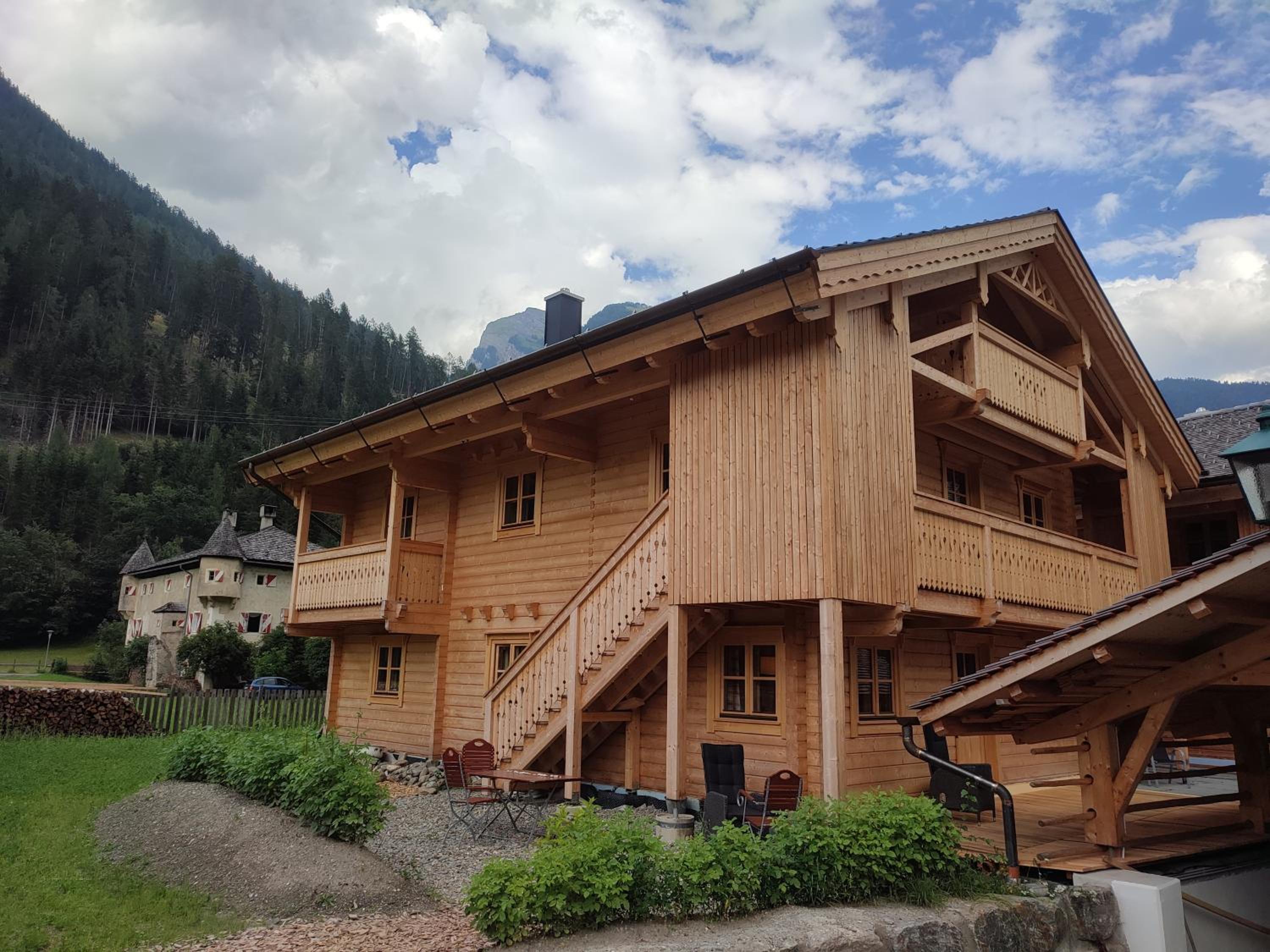 Schlosswirt Chalets & Apartments
