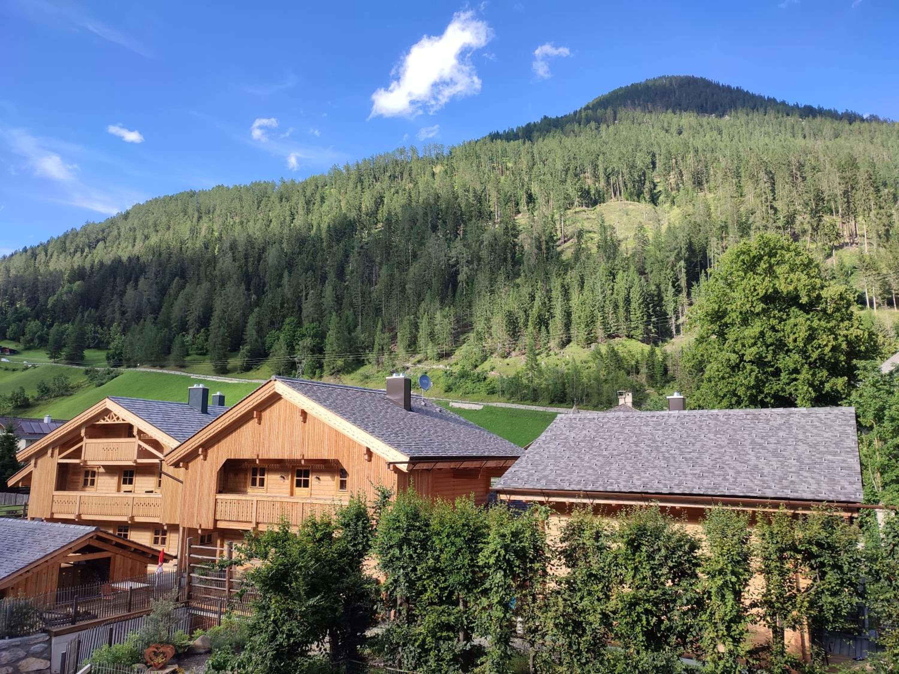 Schlosswirt Chalets & Apartments
