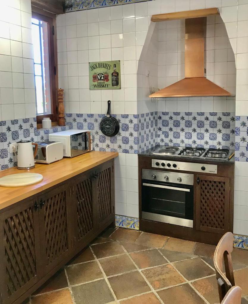 A 30 min del Puy de Fou y Toledo con piscina, bbcoa, AC, free Wifi, jardín, terraza con magníficas vistas view 3