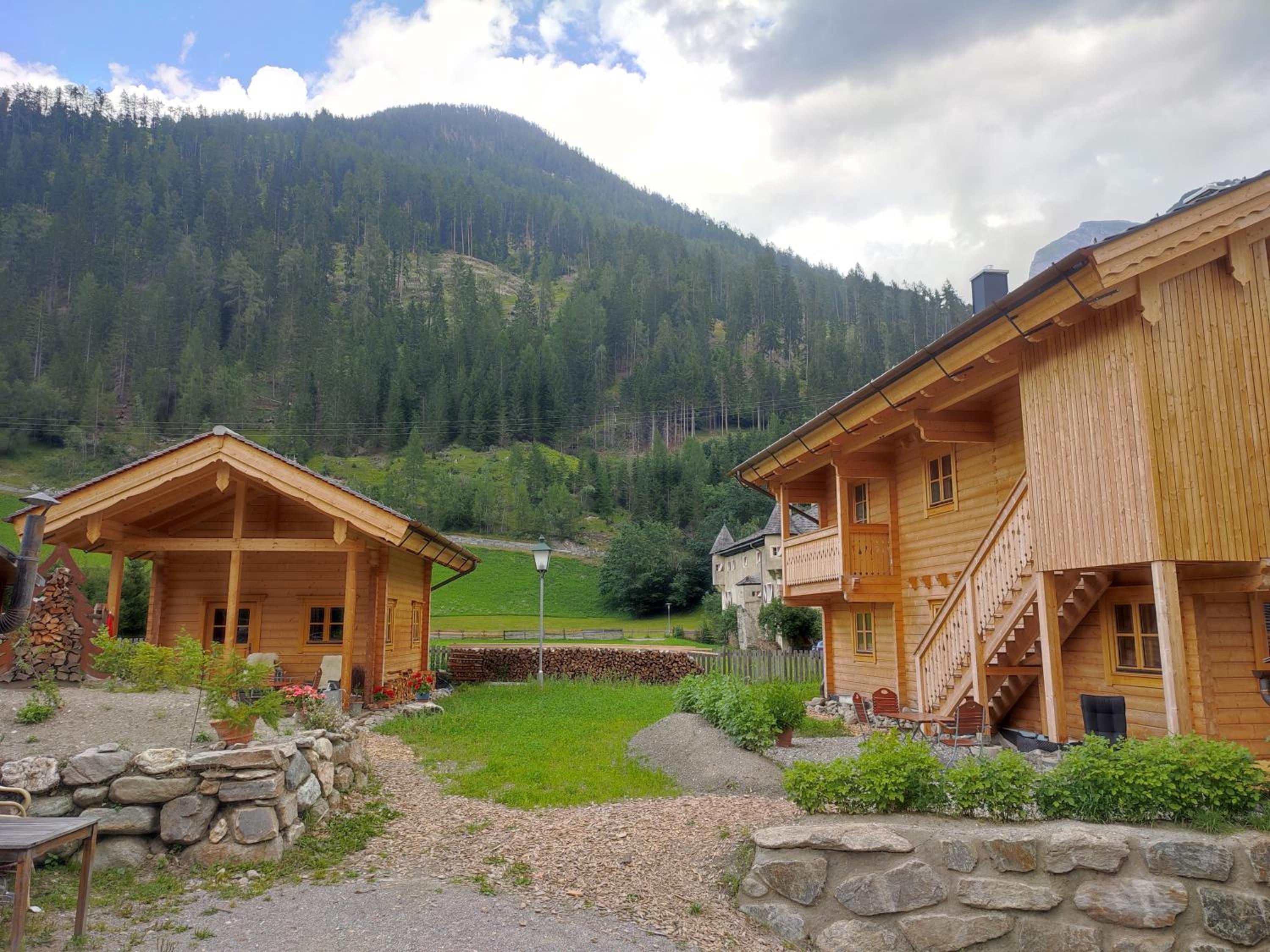 Schlosswirt Chalets & Apartments