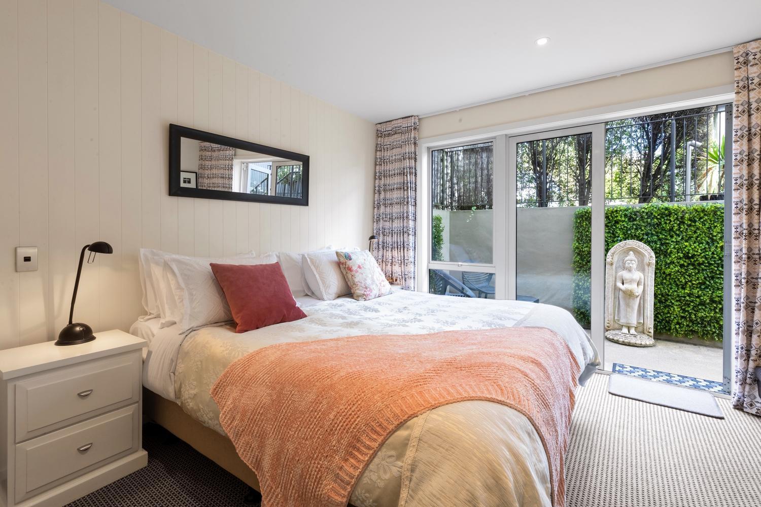 Queenstown House Bed & Breakfast and Apartments view 4