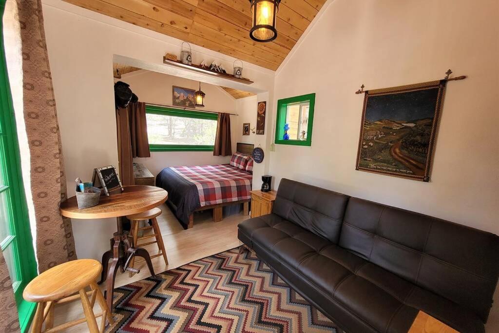 Live Simply Cabin, Walking distance to East Zion trails view 2