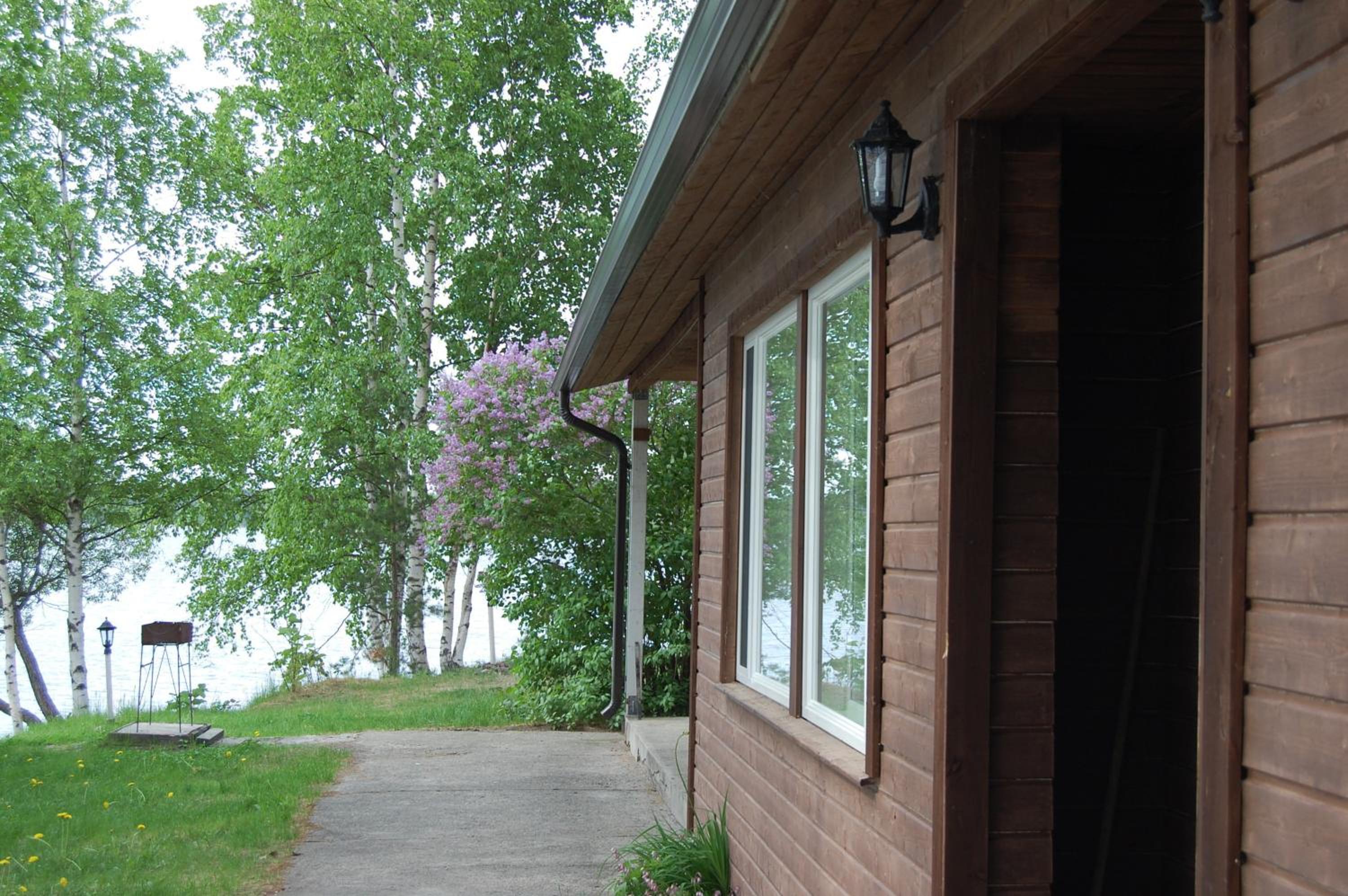 Lomasaaret Cottages