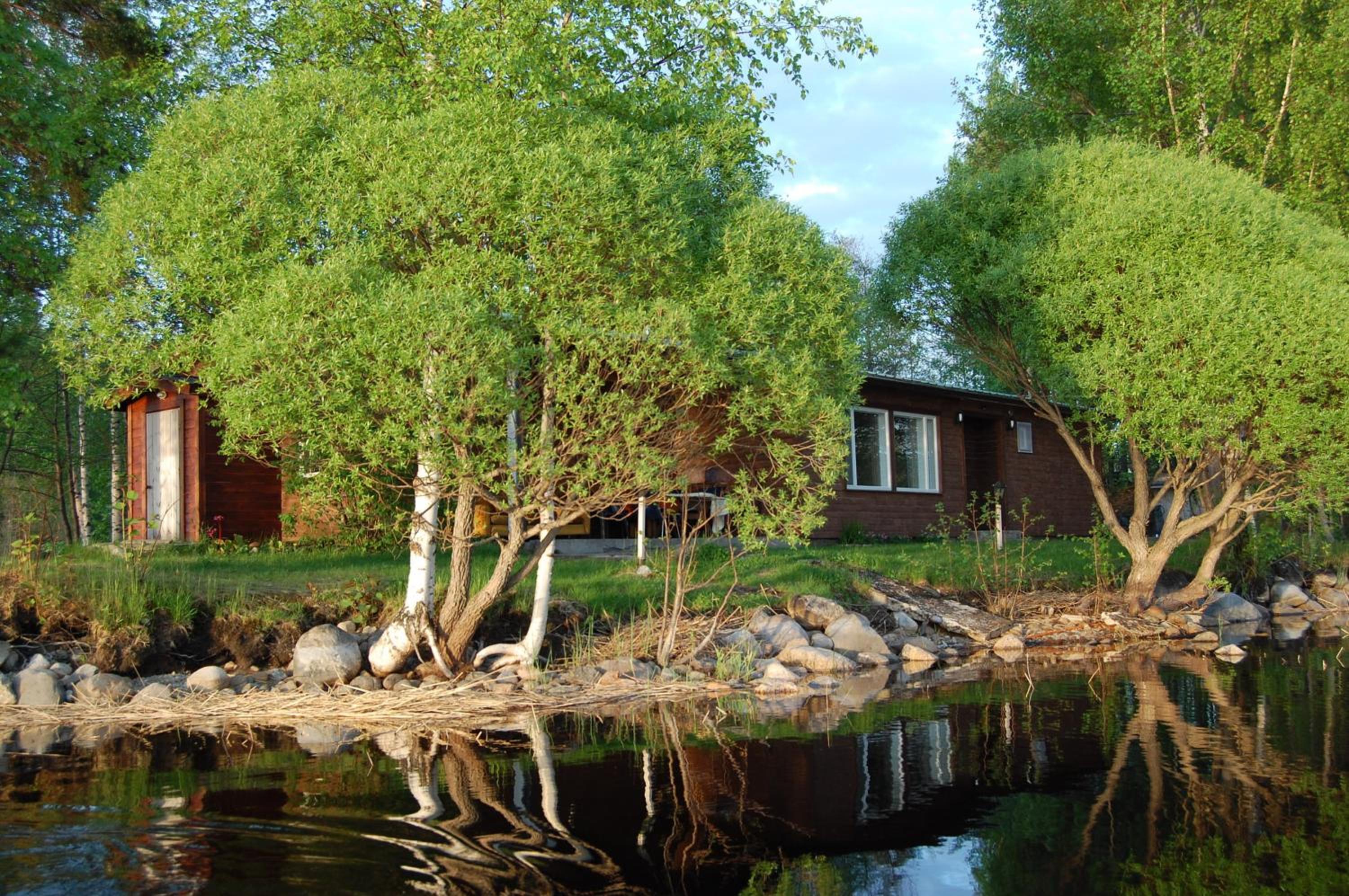Lomasaaret Cottages