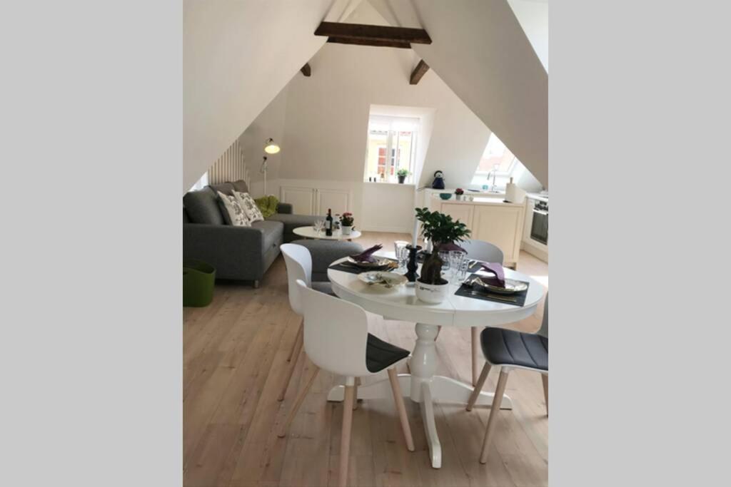 Penthouselejlighed med havneudsigt