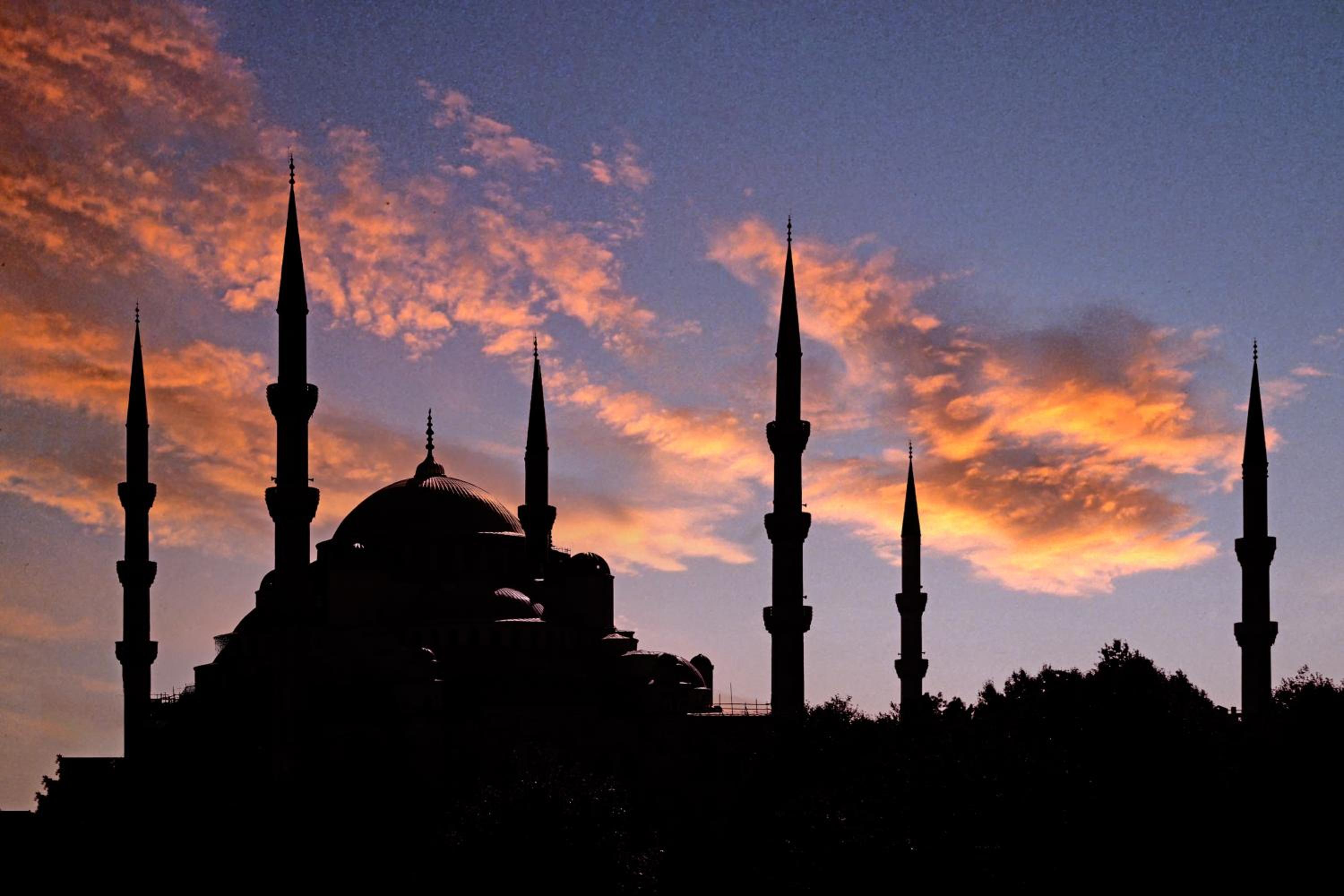 Aristocrat Hotel - Image 9