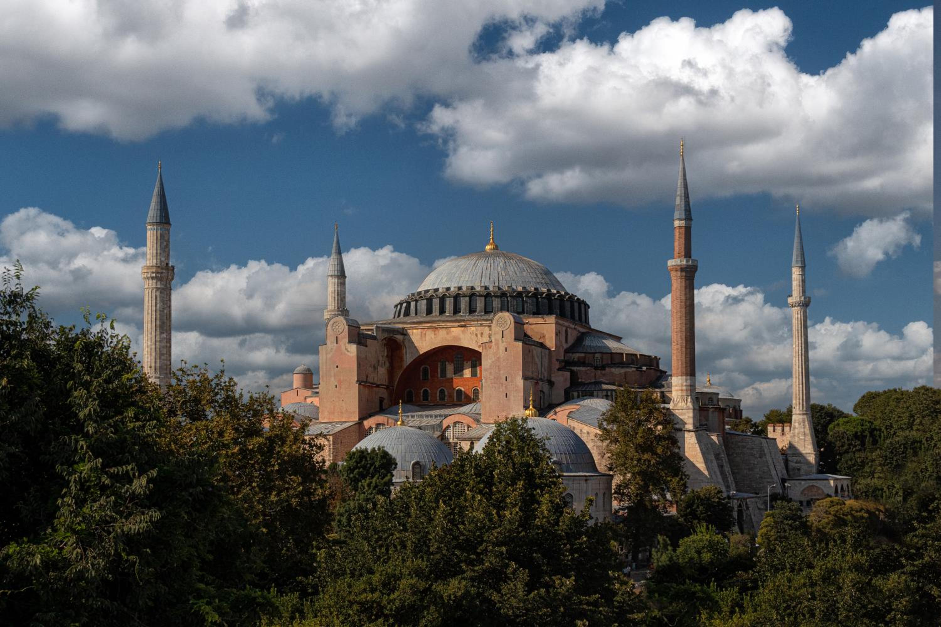 Aristocrat Hotel - Image 13