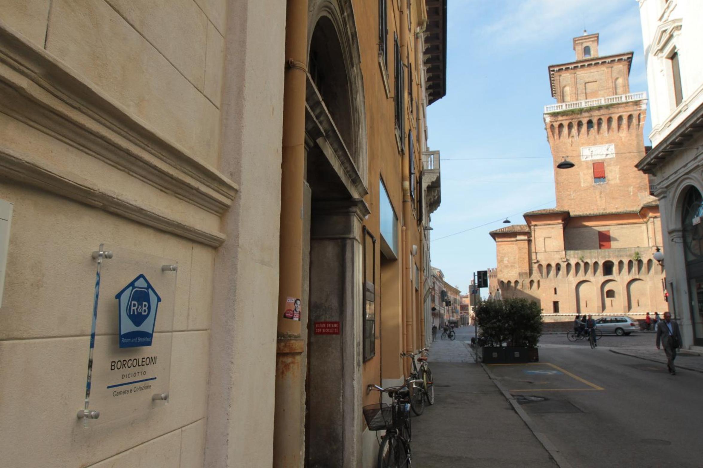 Borgoleoni 18 - Room and Breakfast