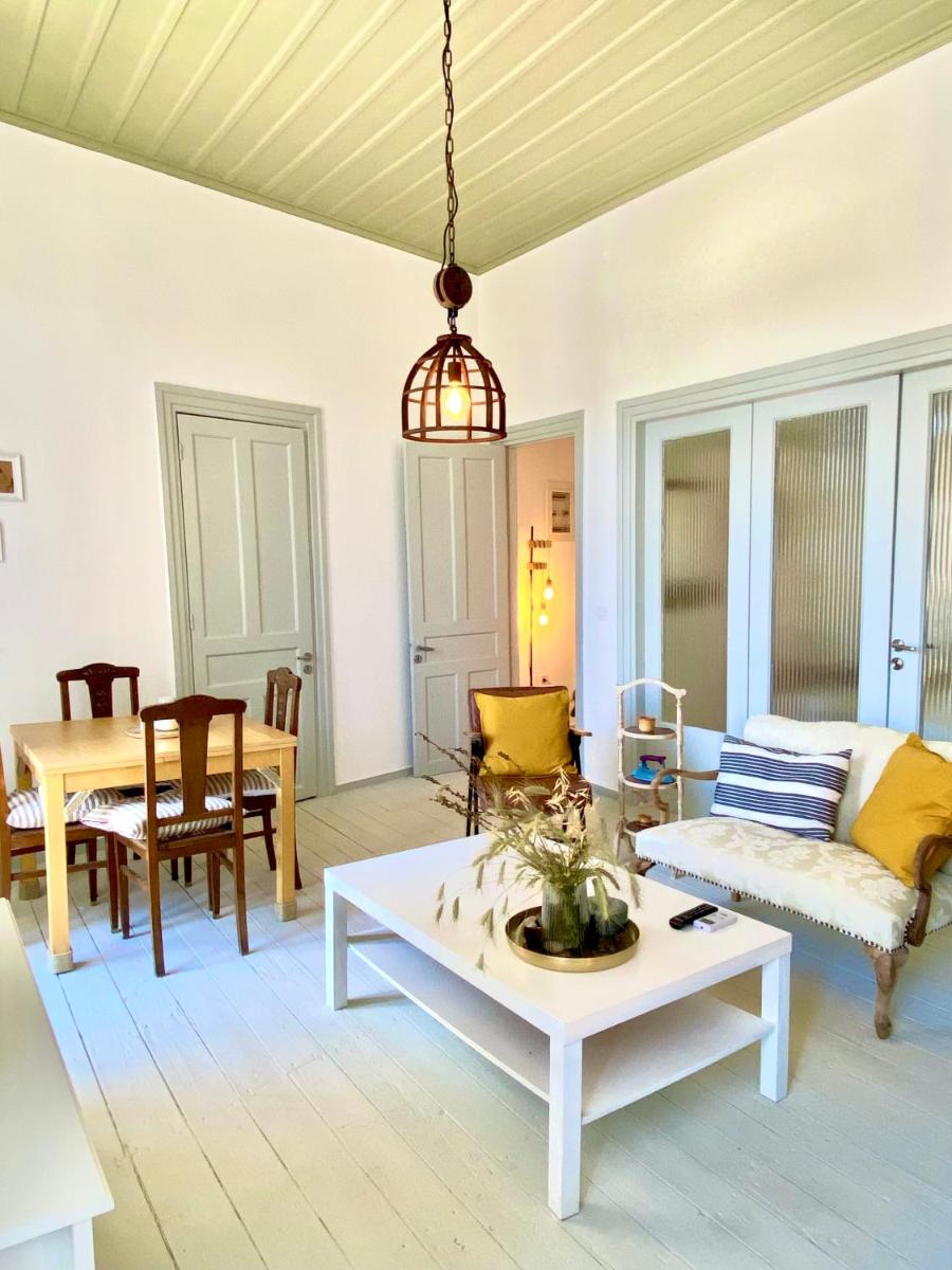 Hotel Traditional Stone House in Chandrinos - Image 1