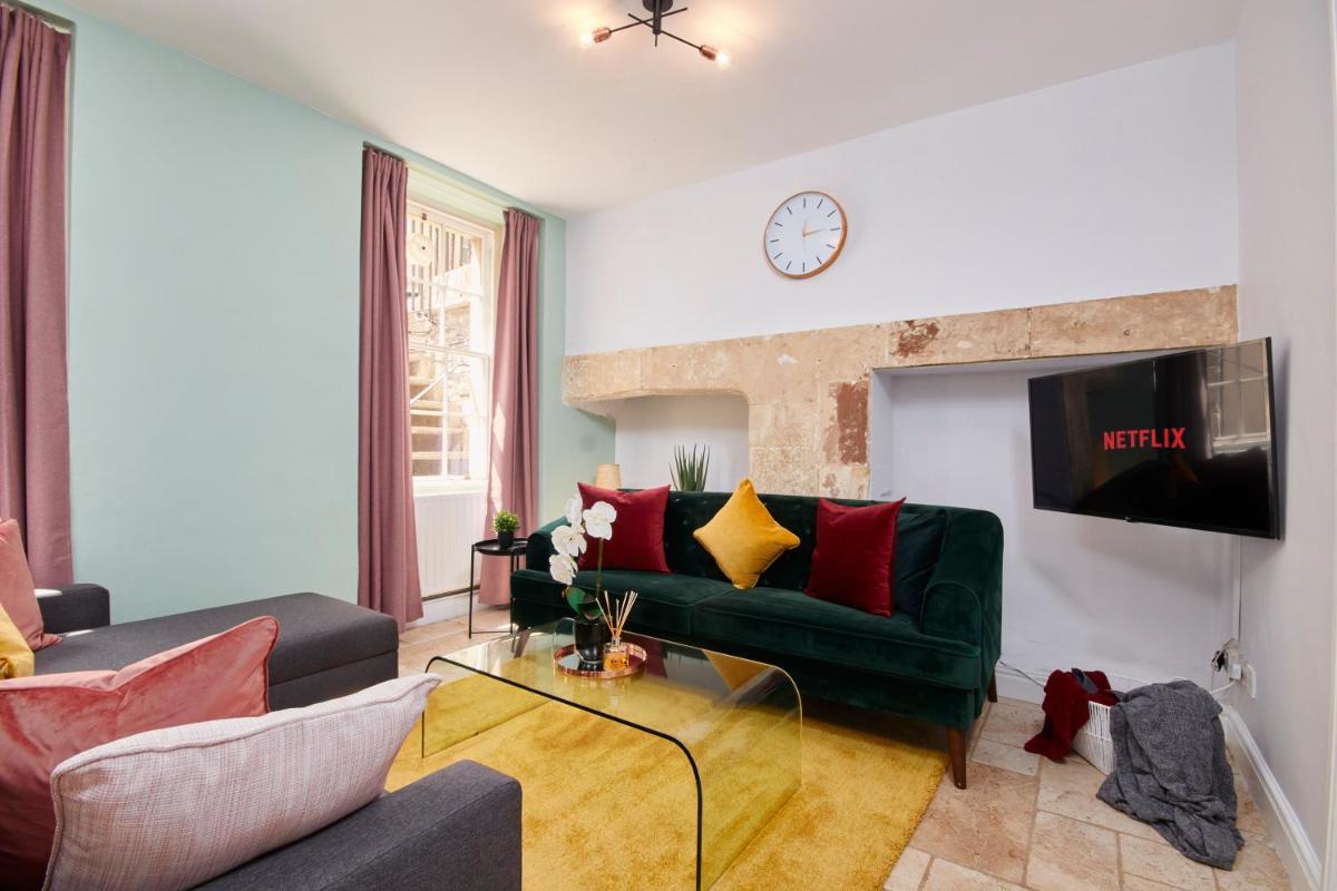 Wonderful Apartment in Bath wGarden - Sleeps 8 view 3
