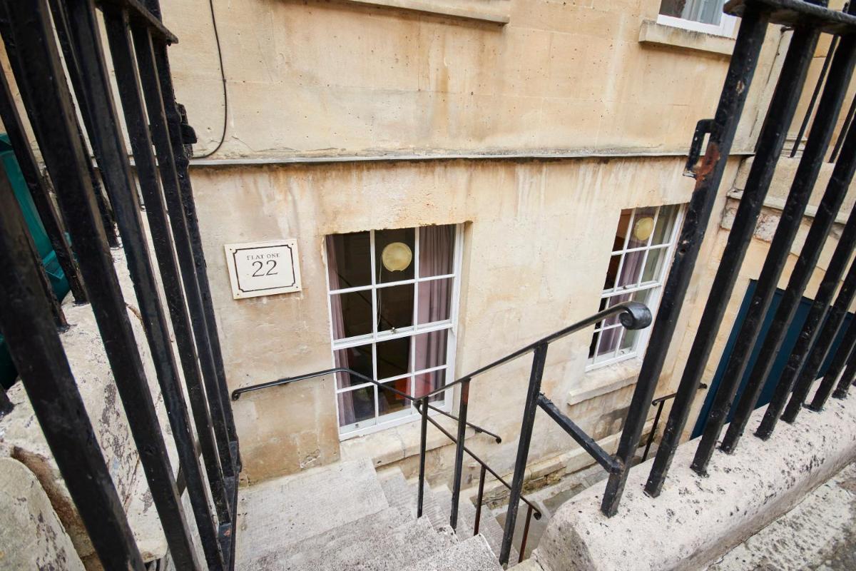 Wonderful Apartment in Bath wGarden - Sleeps 8 view 5