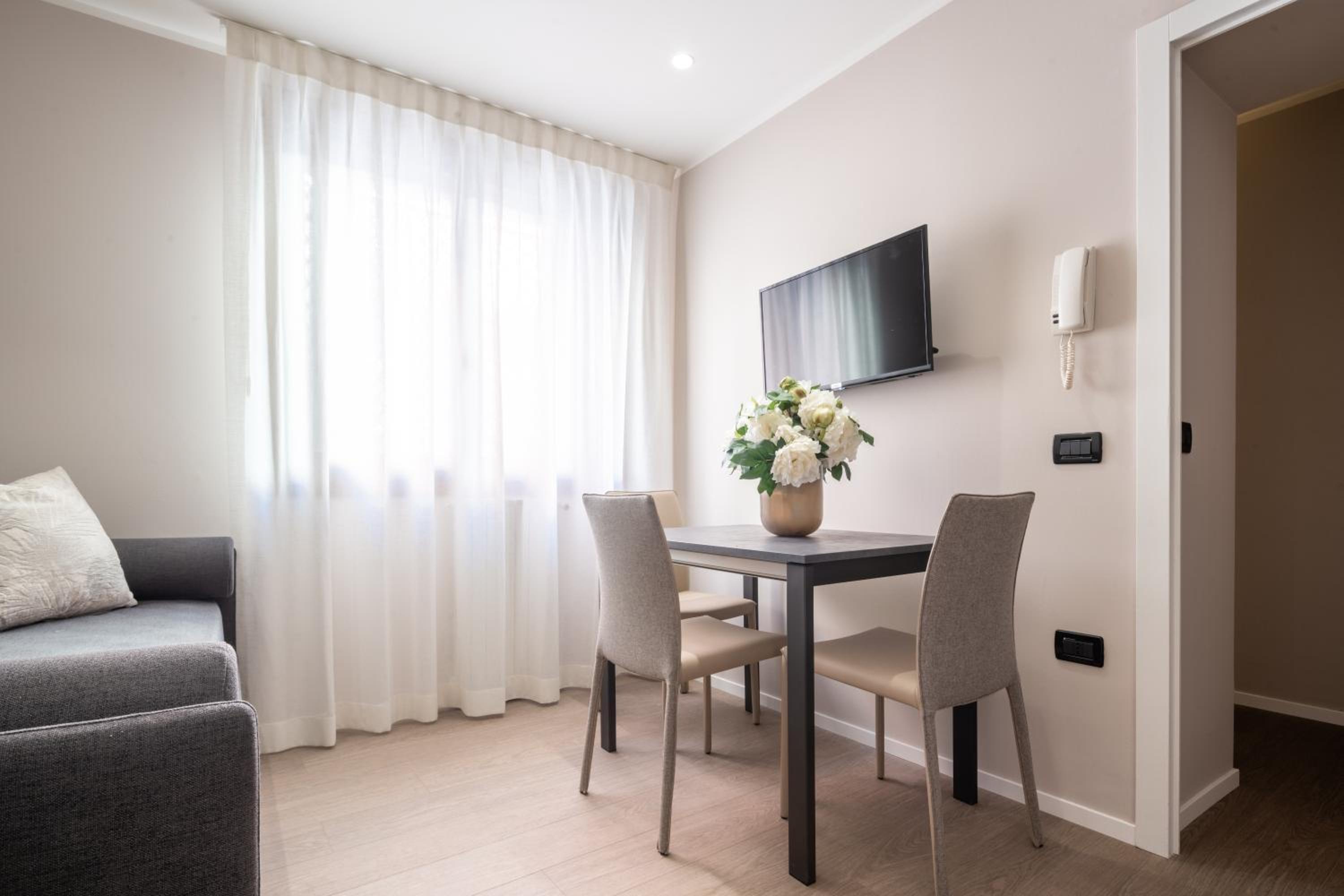 Accademia Apartments R&R