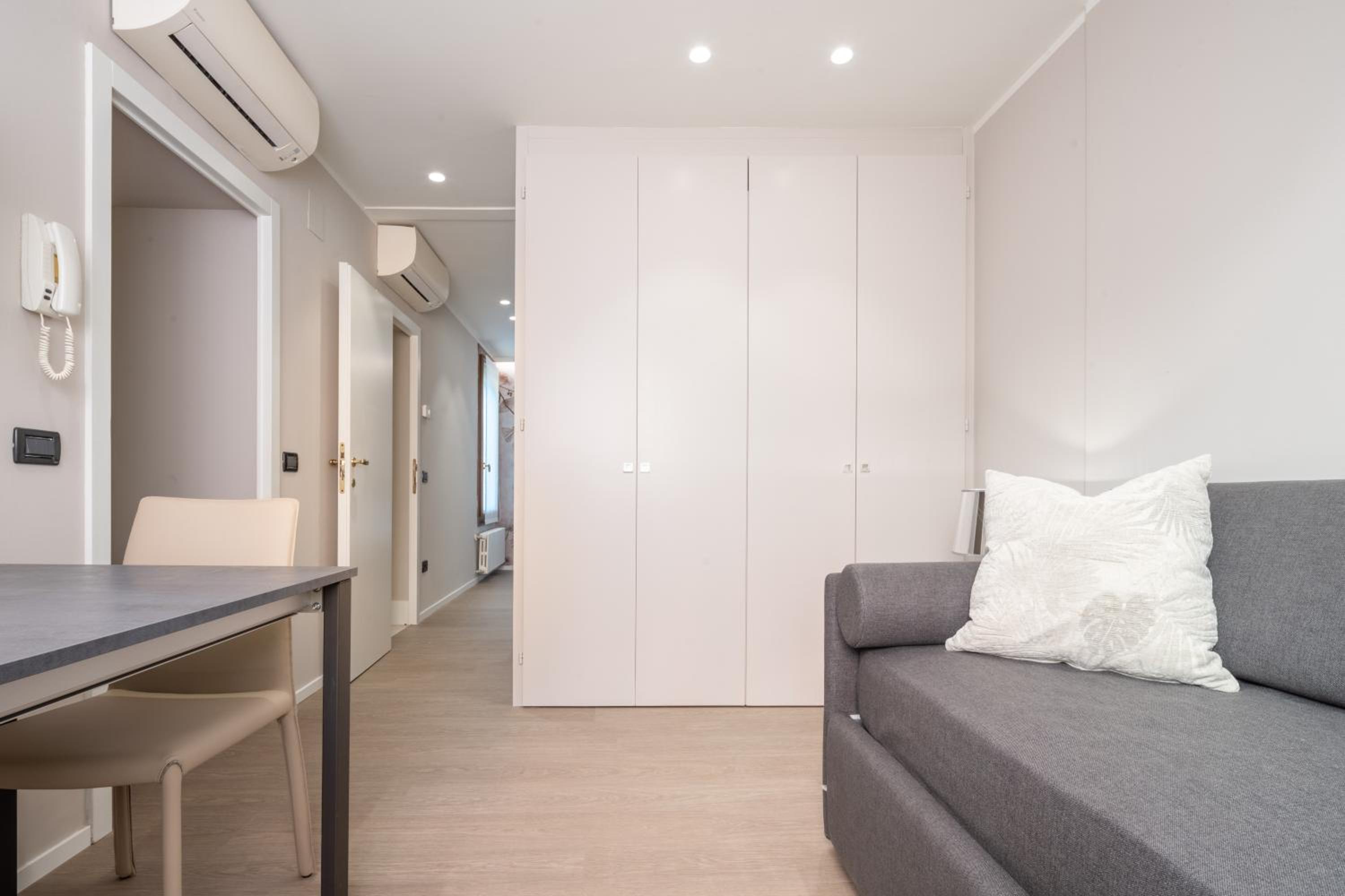 Accademia Apartments R&R