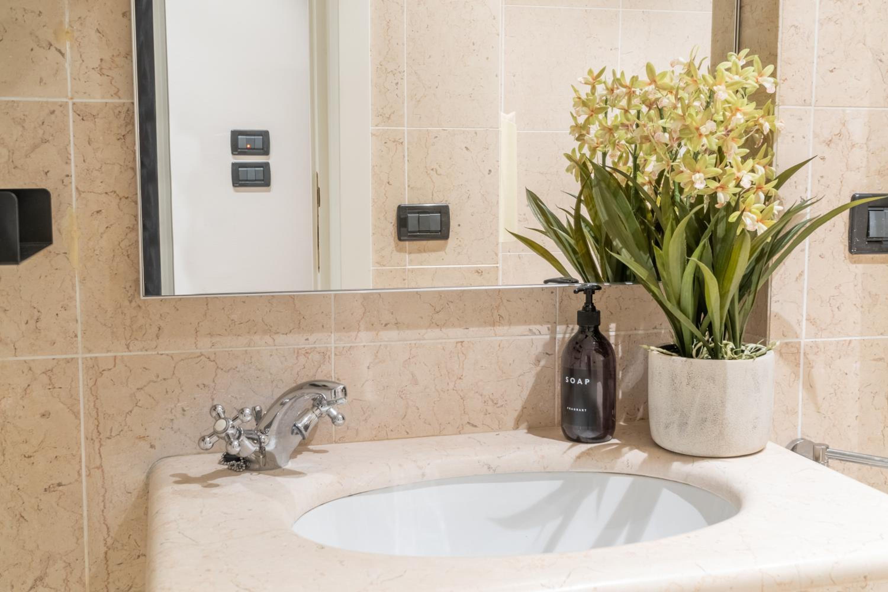 Accademia Apartments R&R
