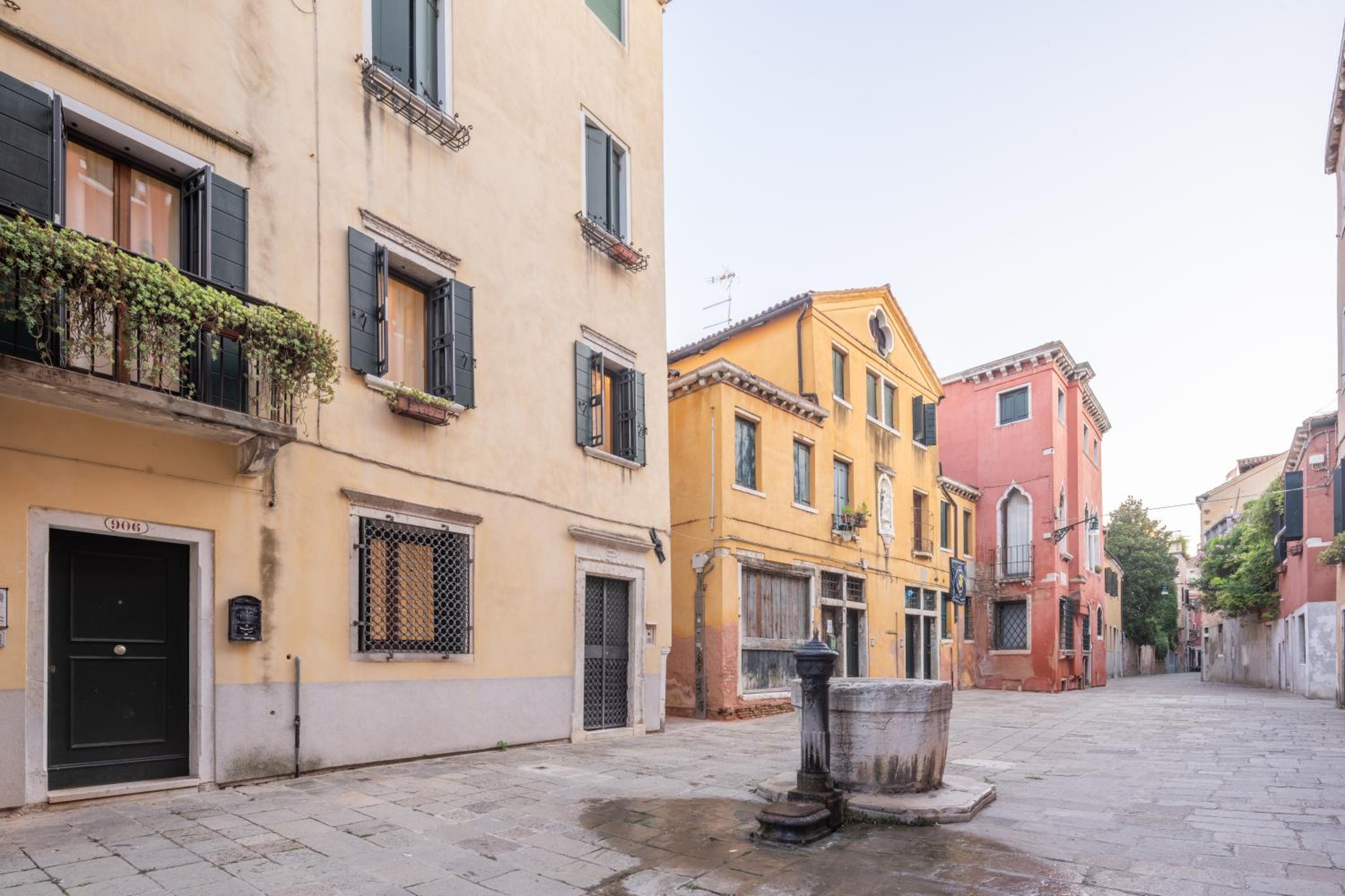 Accademia Apartments R&R