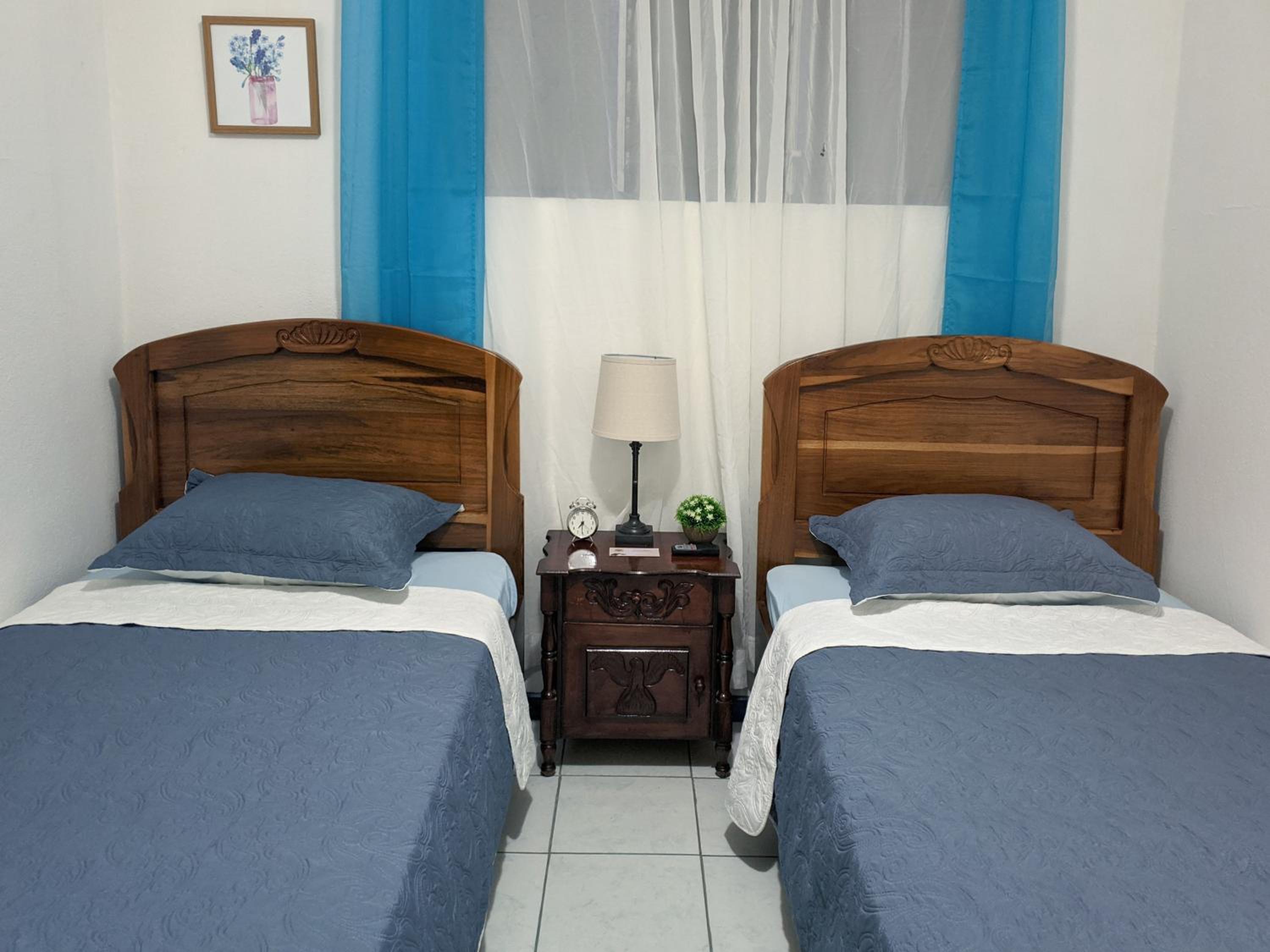 Entire Comfy apartment for you, 5 min SJO Airport view 2