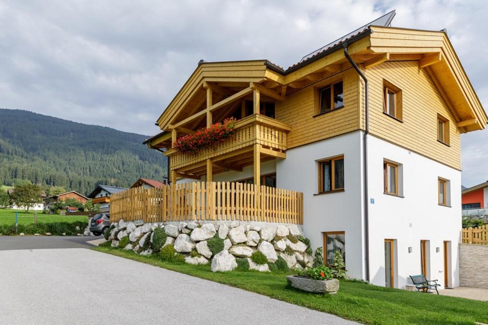 Penthousewohnung mit Garten Sauna Pool