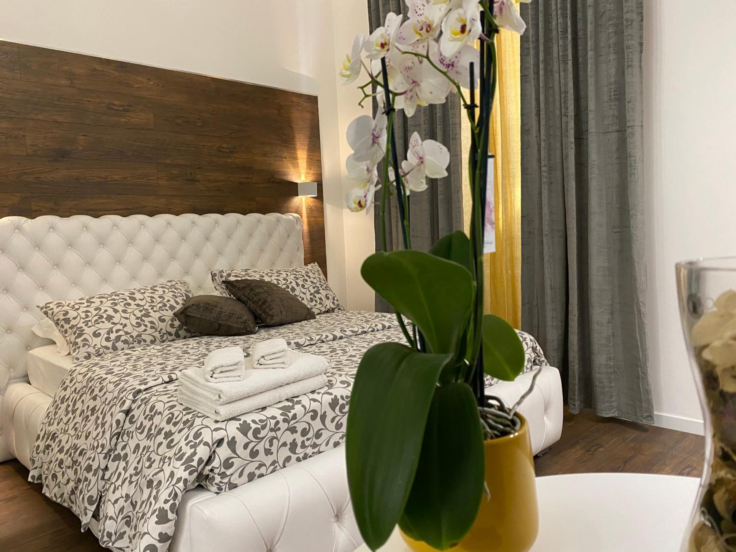 Vatican G&G Suites