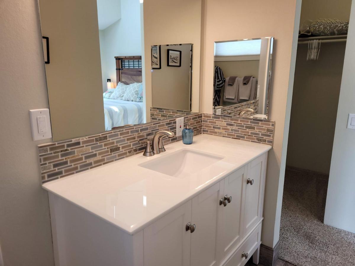 Creekside Home - Contemporary 3br/3ba Home Walking Distance to Frisco Main St and Free Shuttle view 3