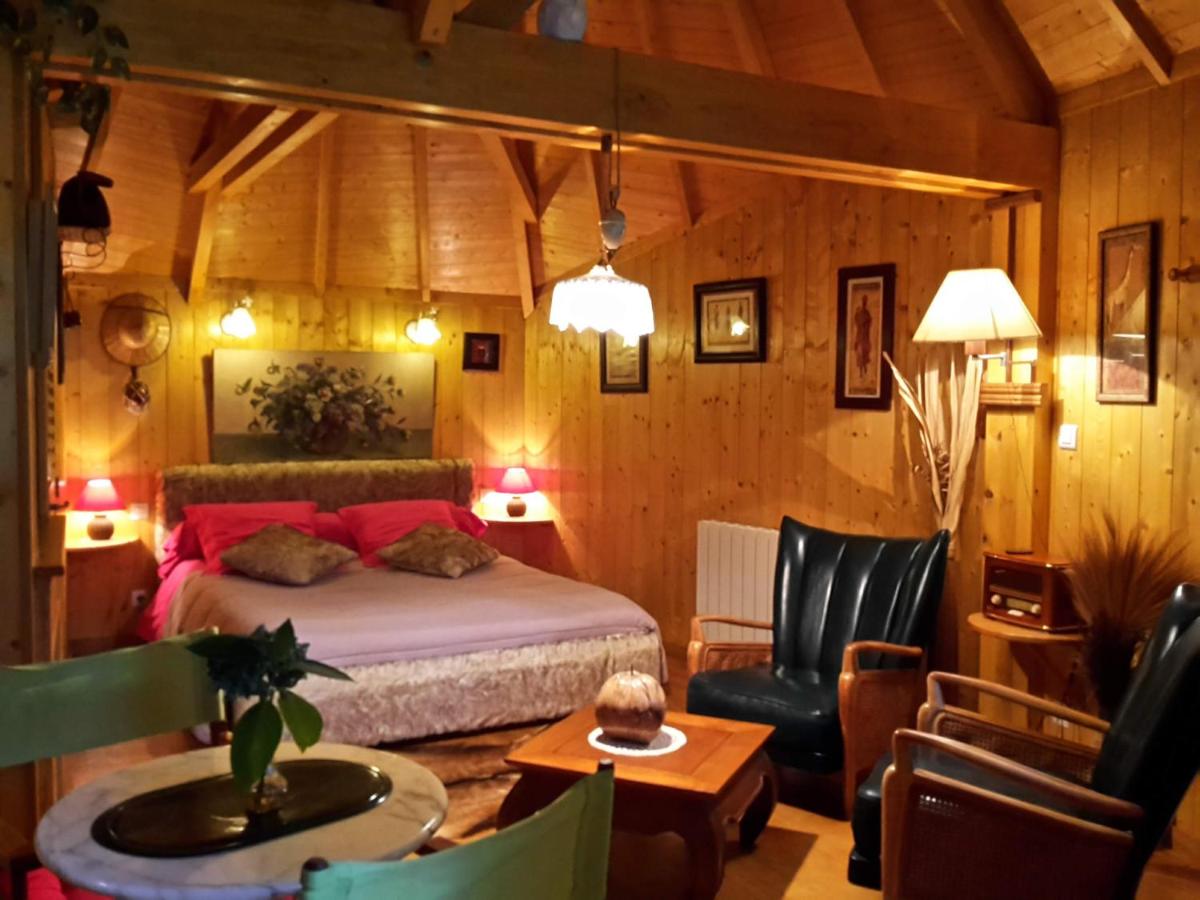 La Cabane de Cécile-la Hutte view 3
