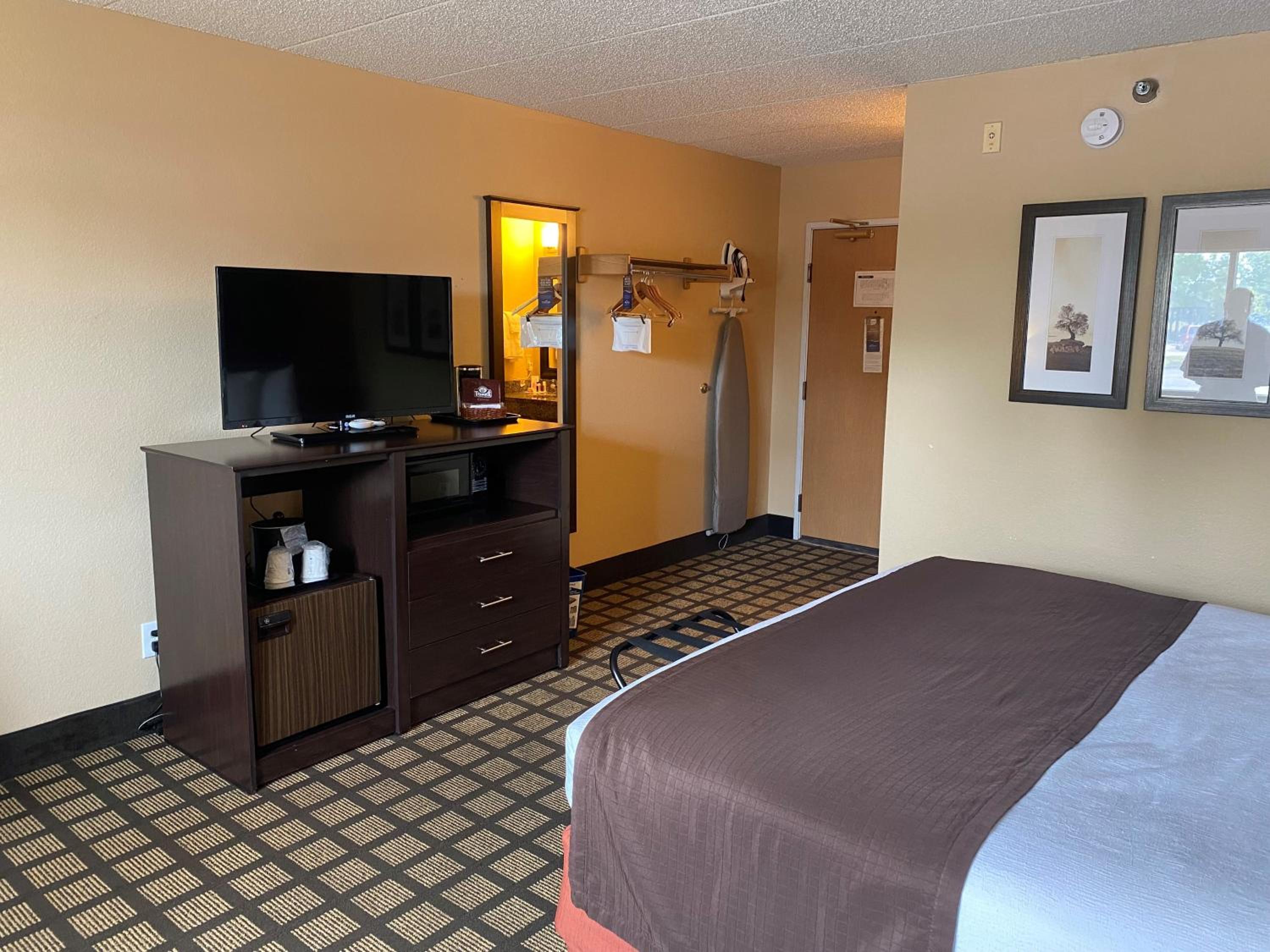 Baymont by Wyndham Lakeville