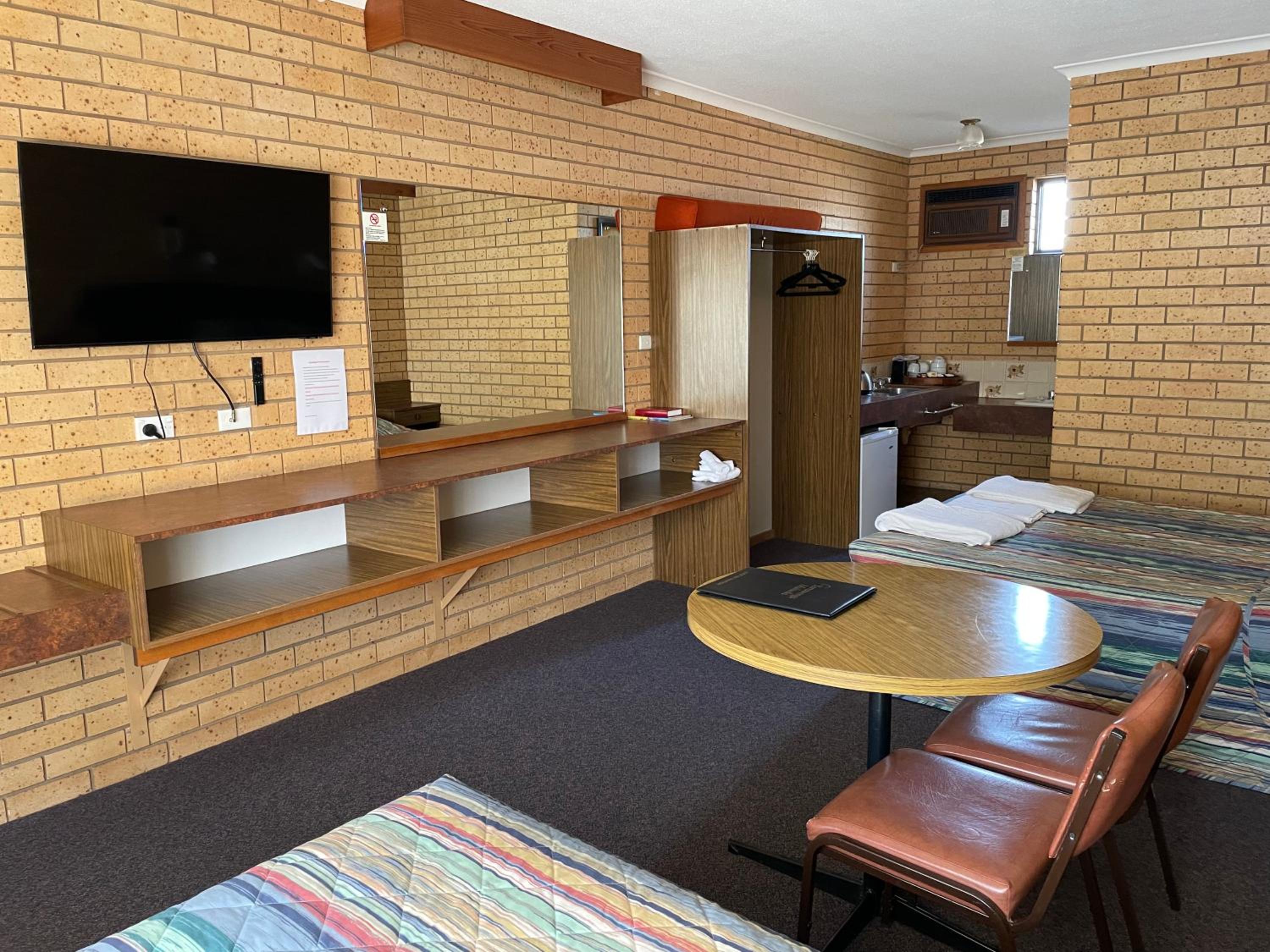 Lakeview Motel