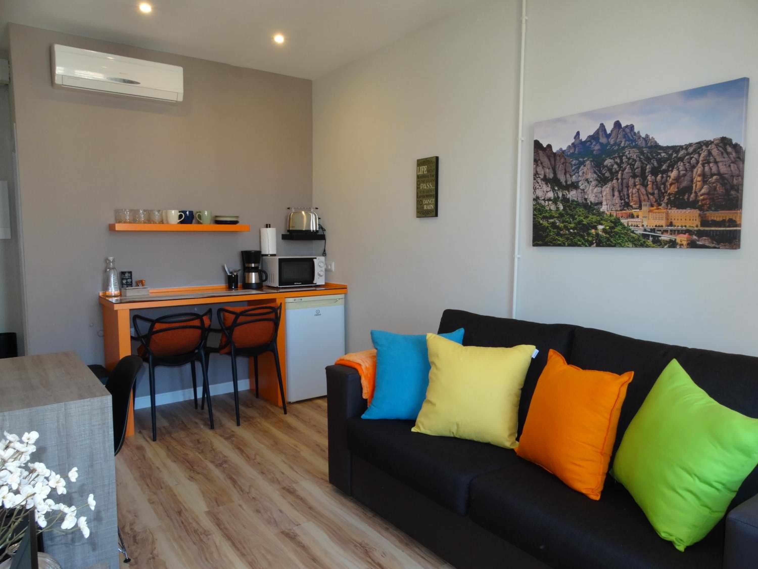 Feel at Sants Apartments