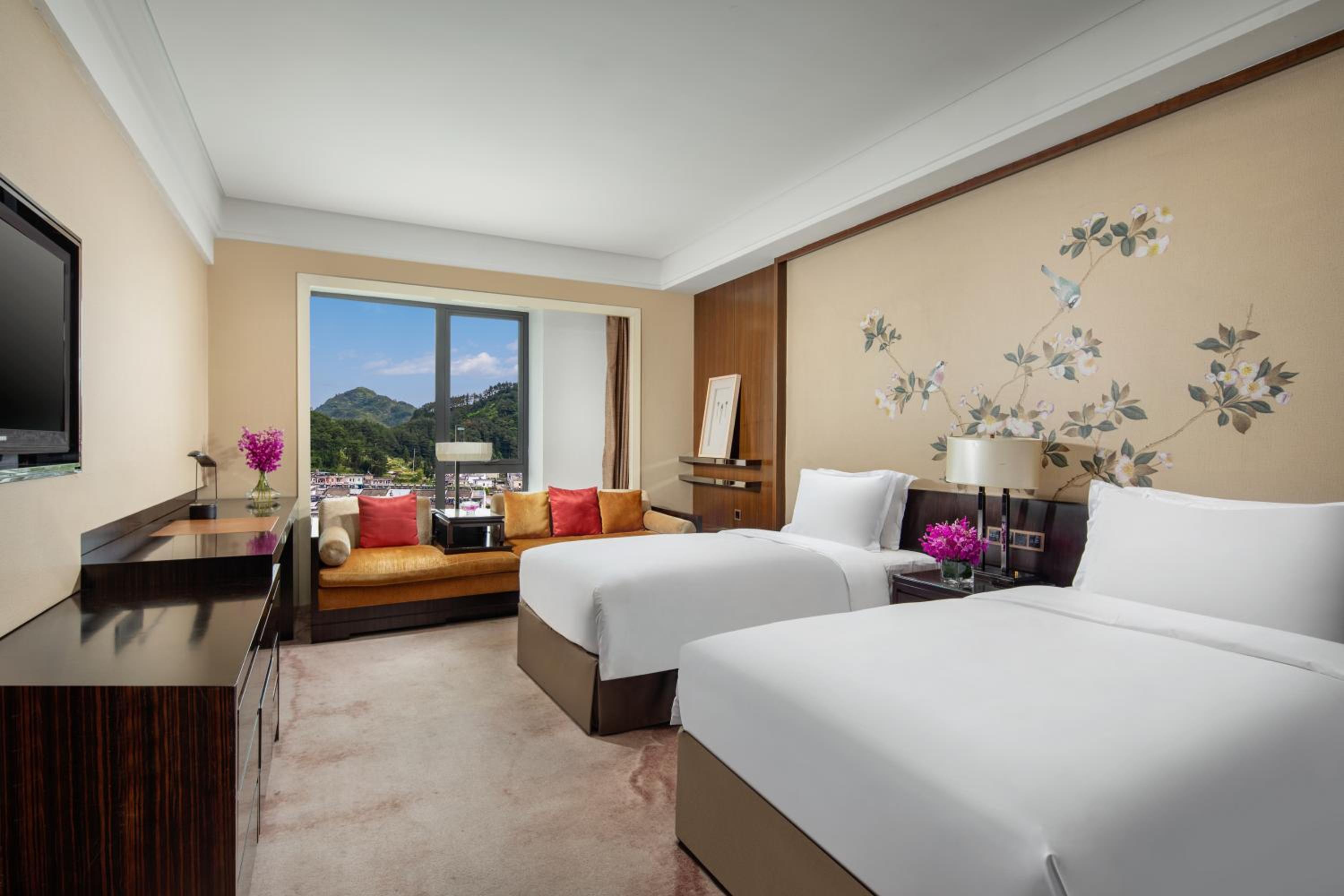 Crowne Plaza Huangshan Yucheng by IHG view 2