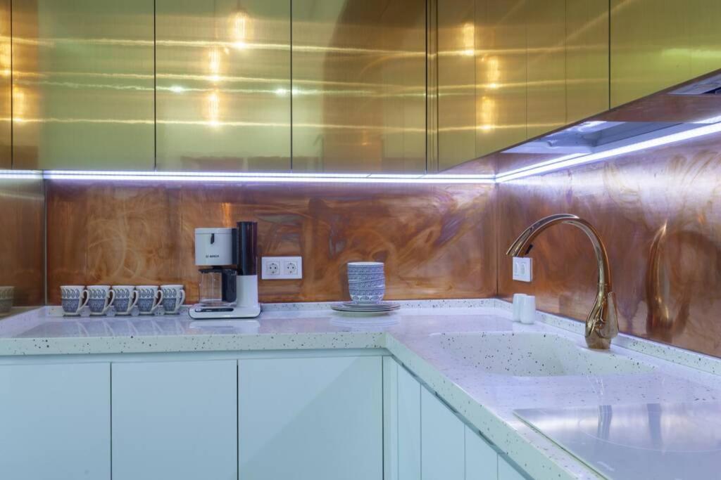 Luxury Meets Convenience - 2 bdrm @ City Center view 4
