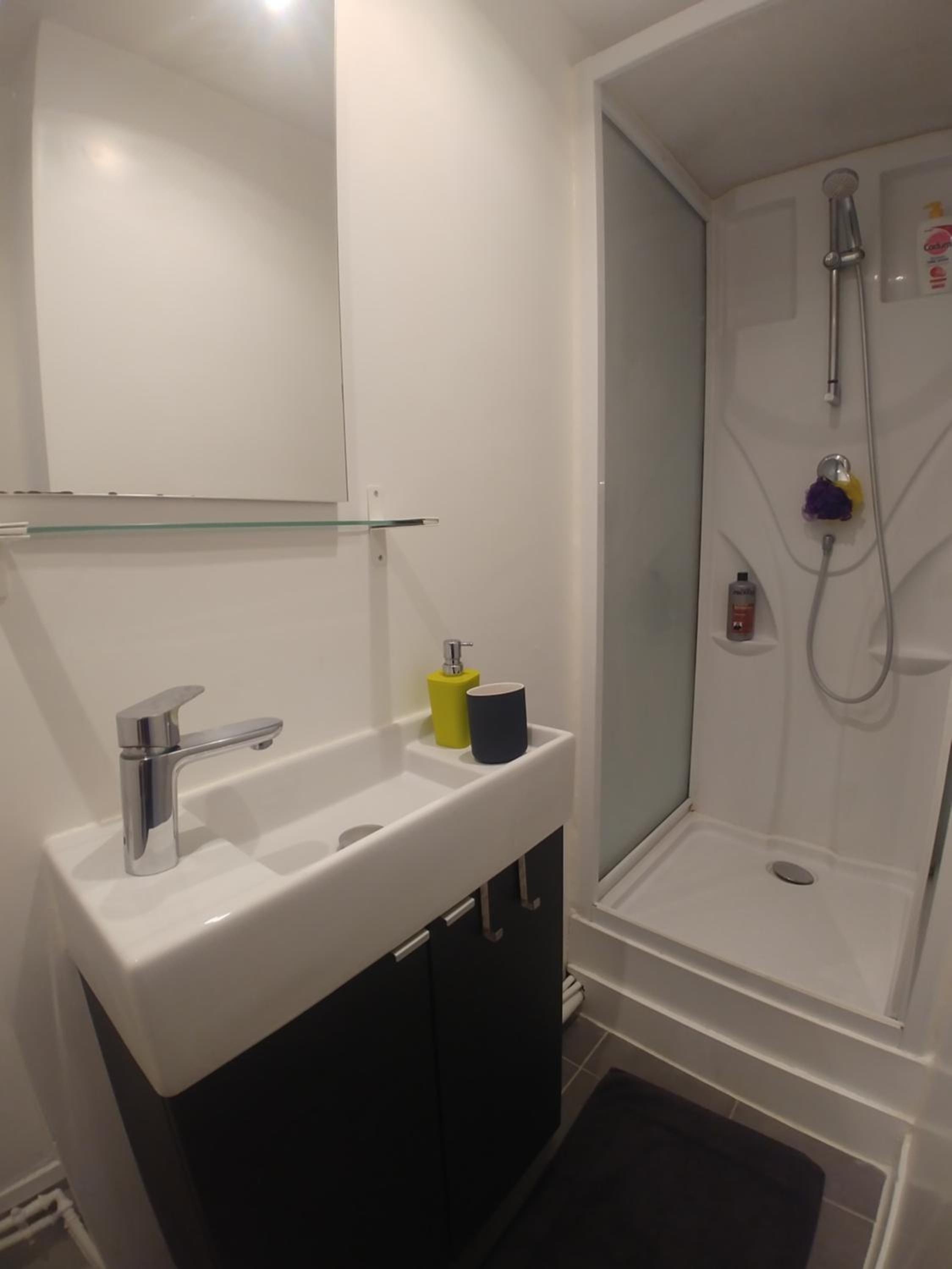 Central & nice ! 3 bedrooms, 2 bathrooms