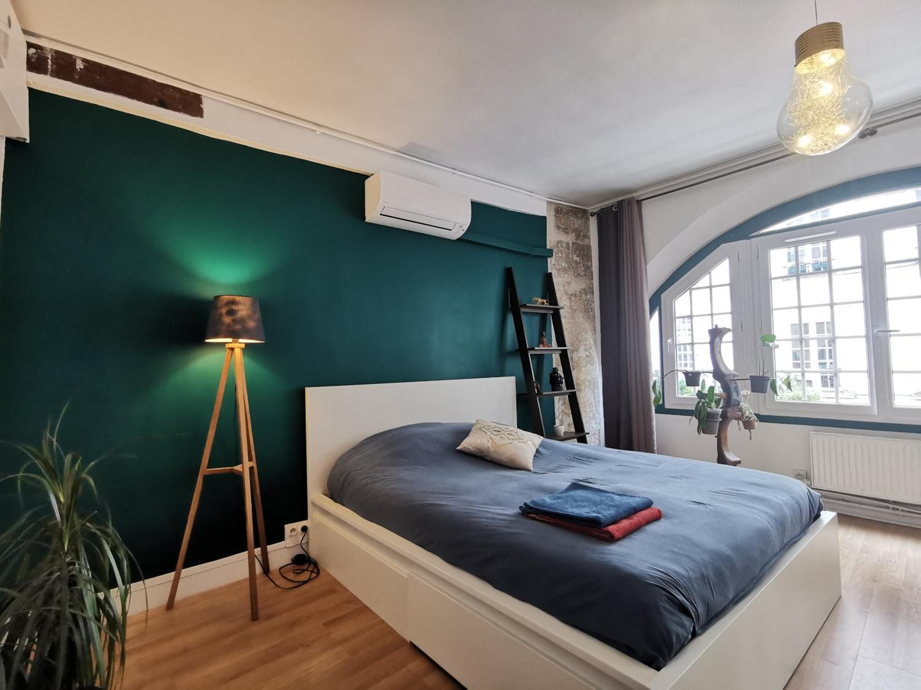 Central & nice ! 3 bedrooms, 2 bathrooms
