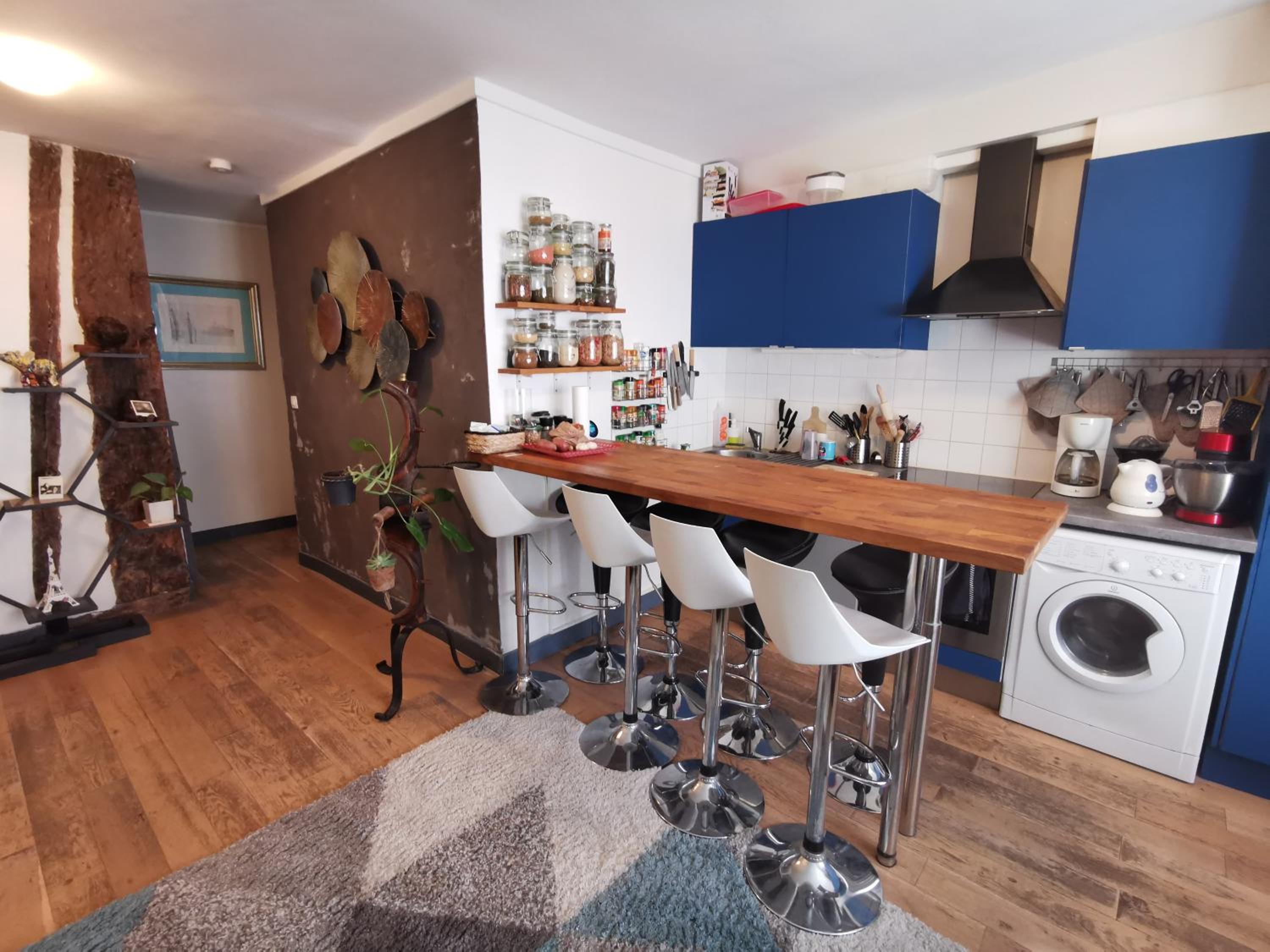 Central & nice ! 3 bedrooms, 2 bathrooms