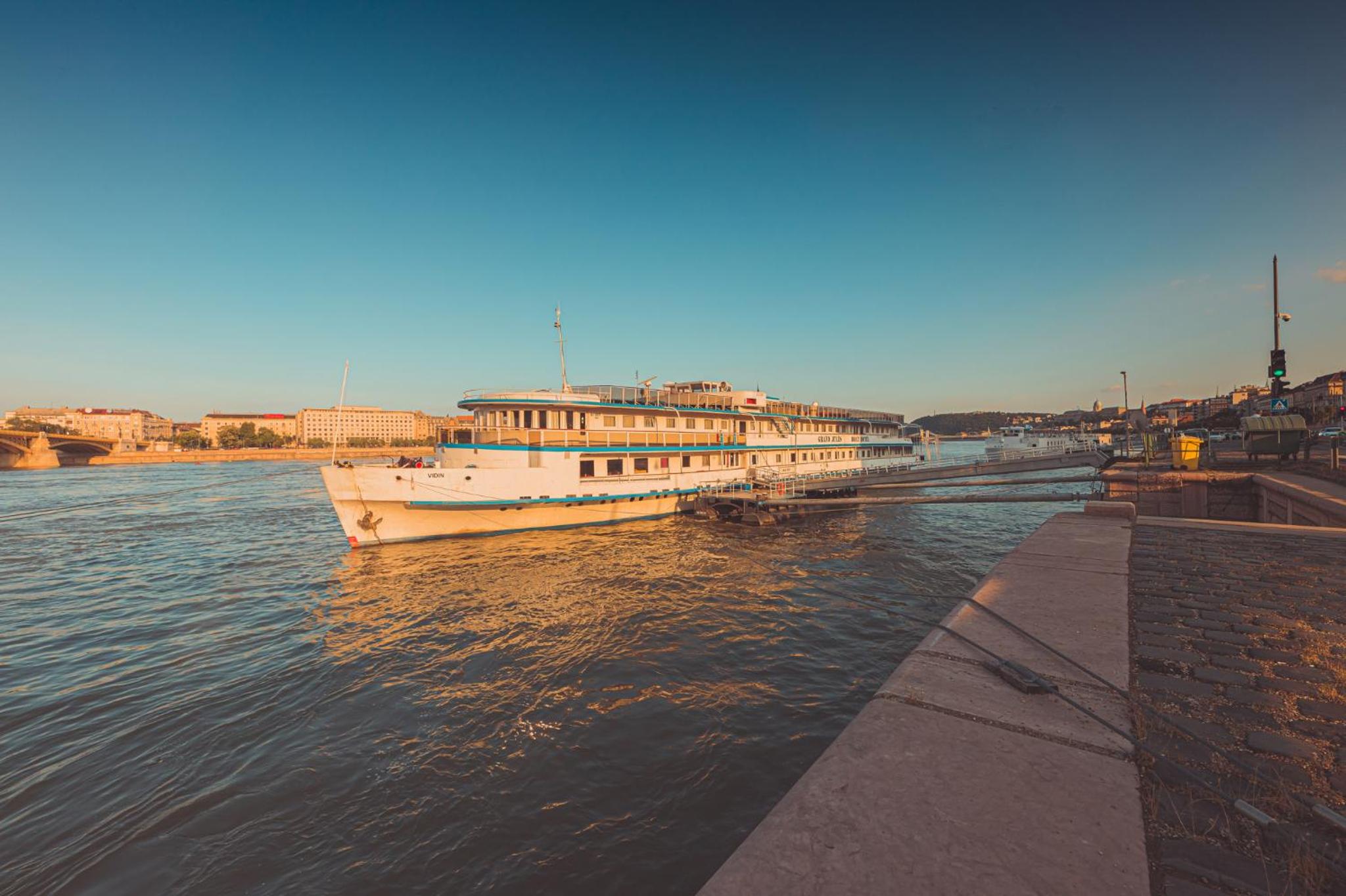 Grand Jules Boat Hotel Budapest 29