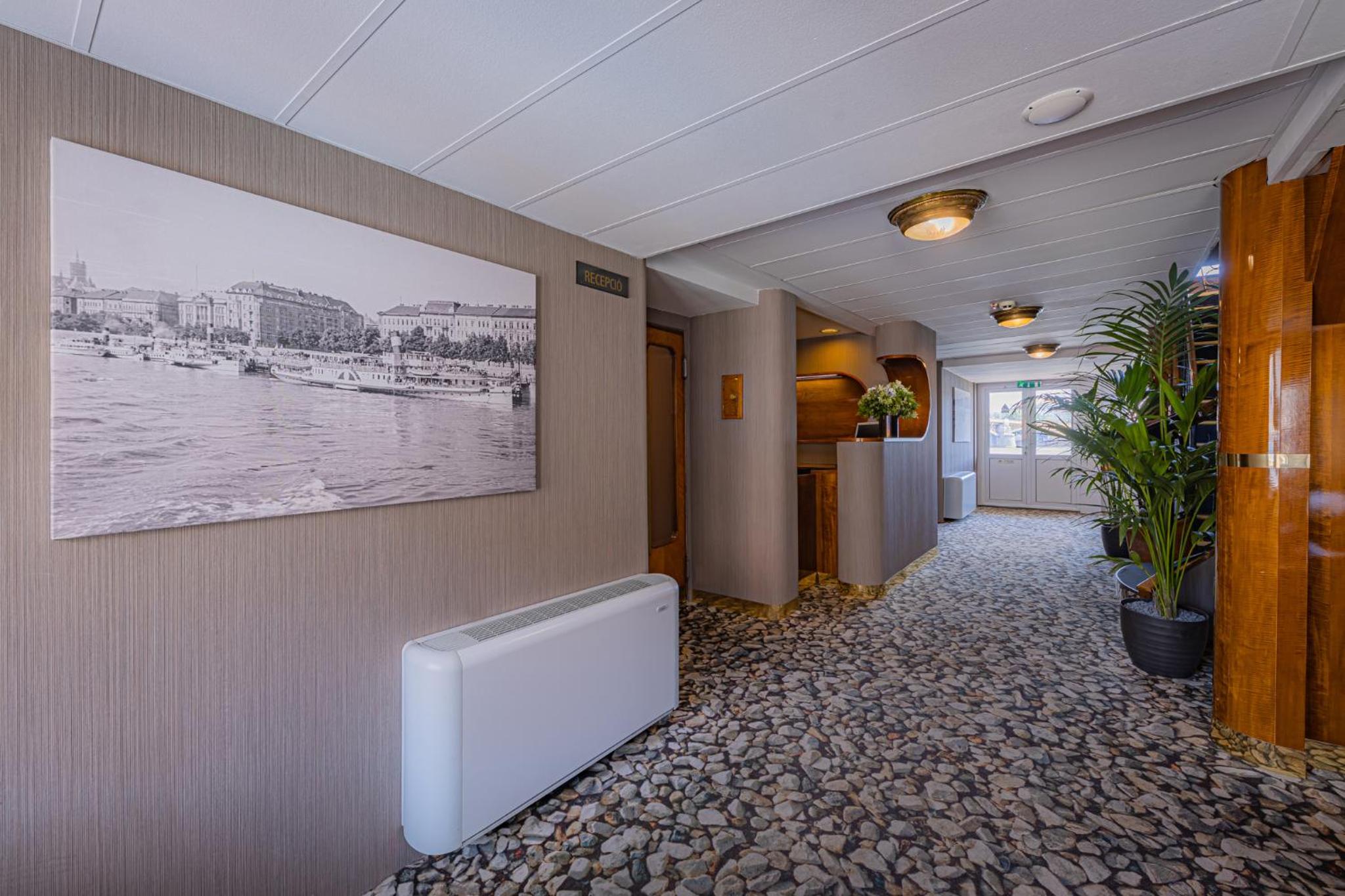 Grand Jules Boat Hotel Budapest 33