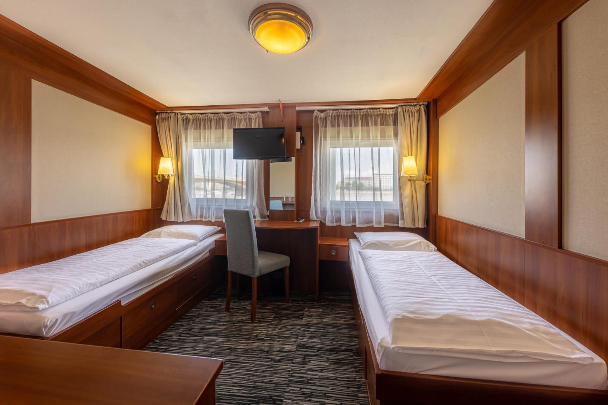 Grand Jules Boat Hotel Budapest 4