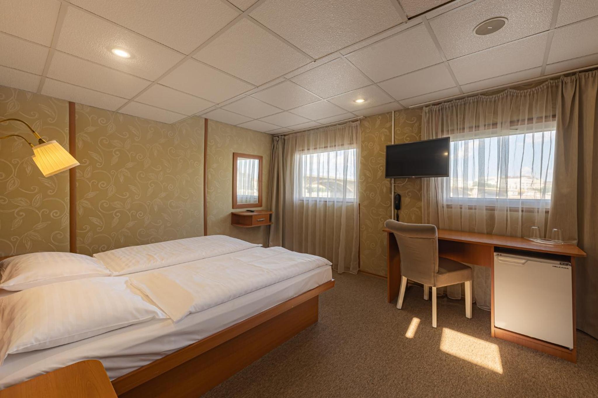 Grand Jules Boat Hotel Budapest 35