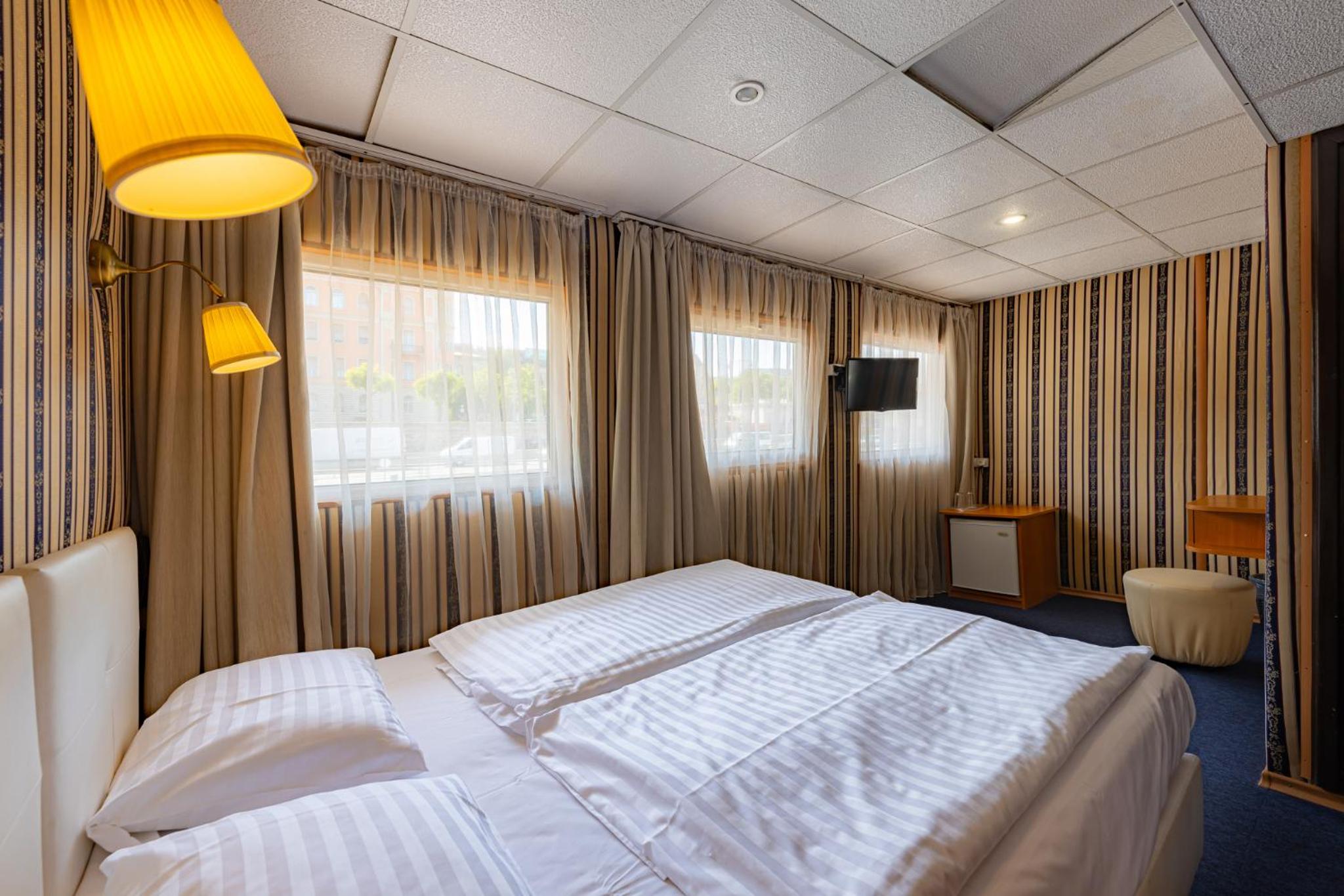 Grand Jules Boat Hotel Budapest 38