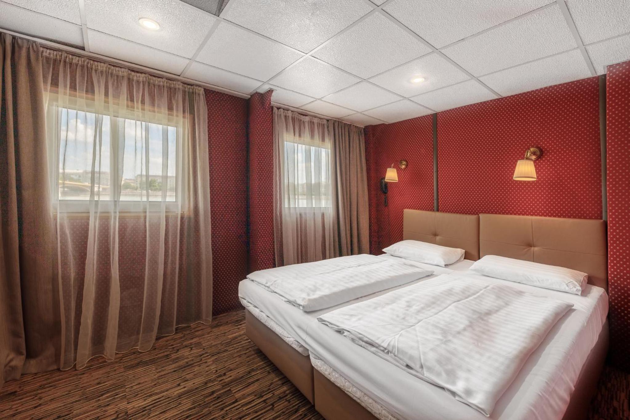 Grand Jules Boat Hotel Budapest 40