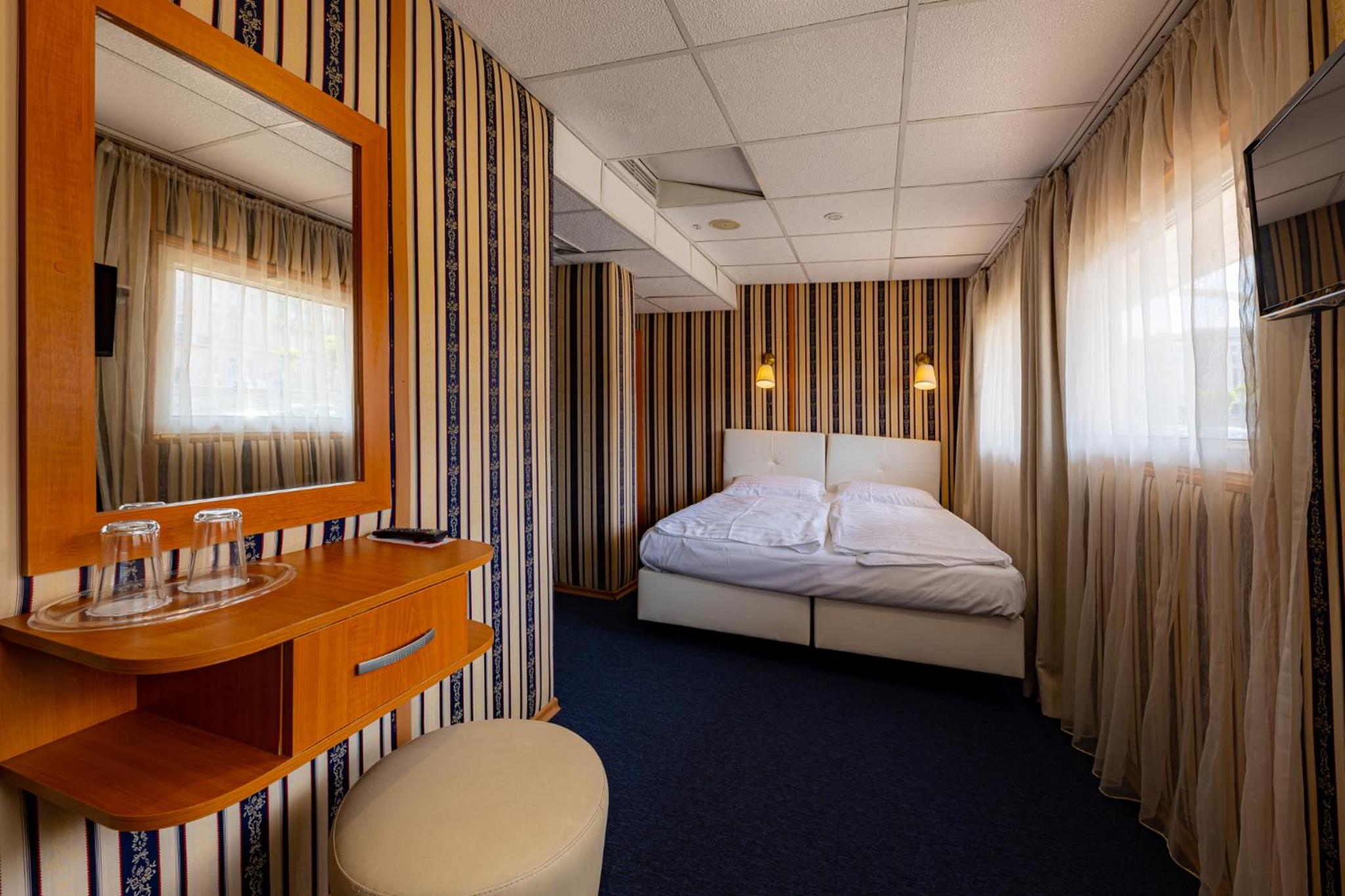 Grand Jules Boat Hotel Budapest 43