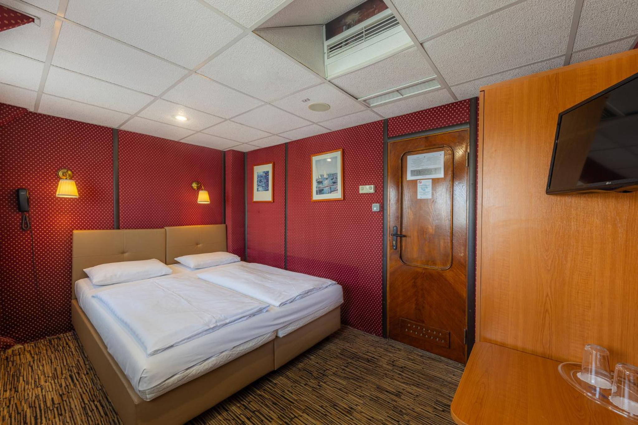 Grand Jules Boat Hotel Budapest 12