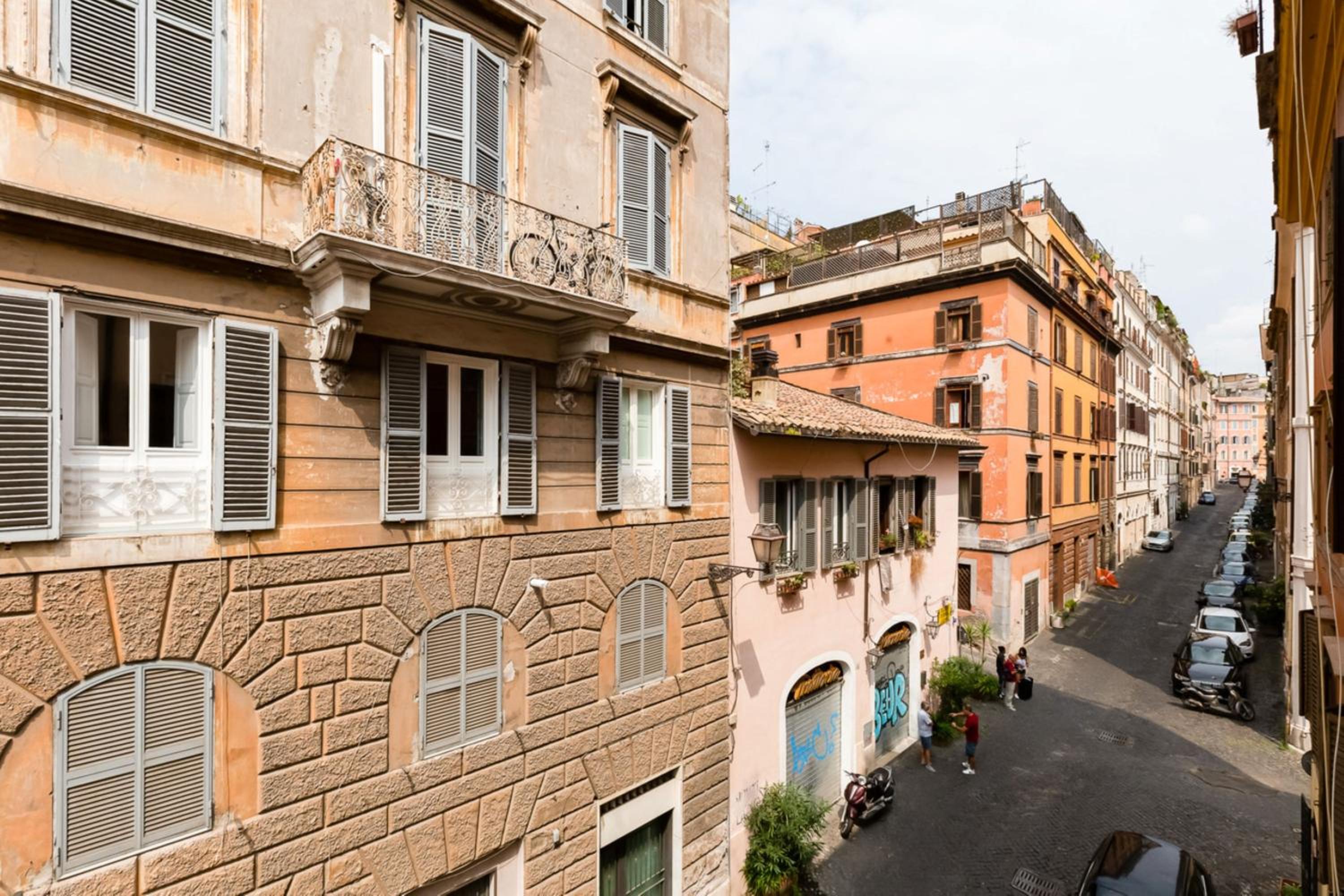 LIVING COLOSSEUM