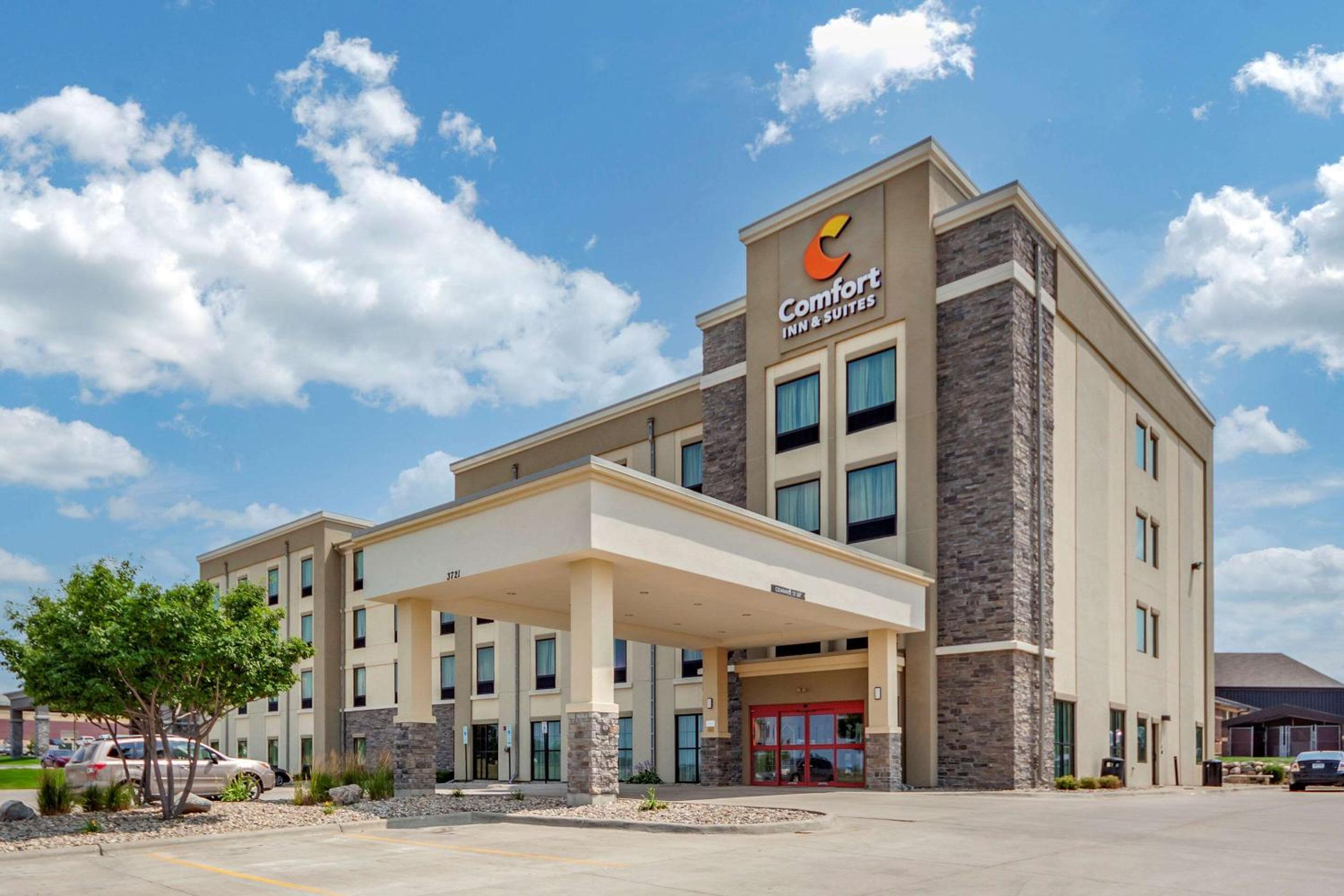 Hotel Comfort Inn & Suites Avera Southwest - Image 1