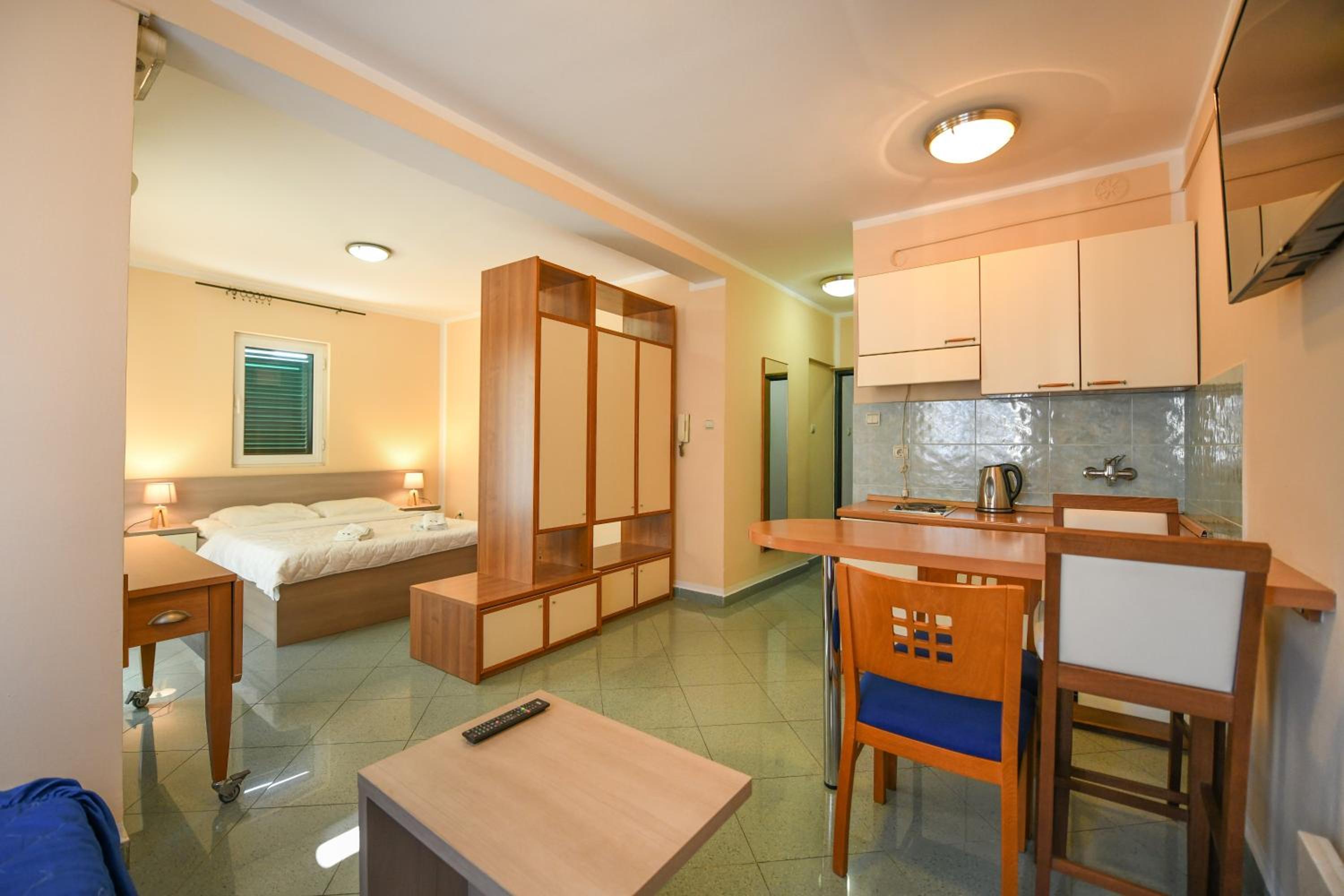 Jolly Apartments