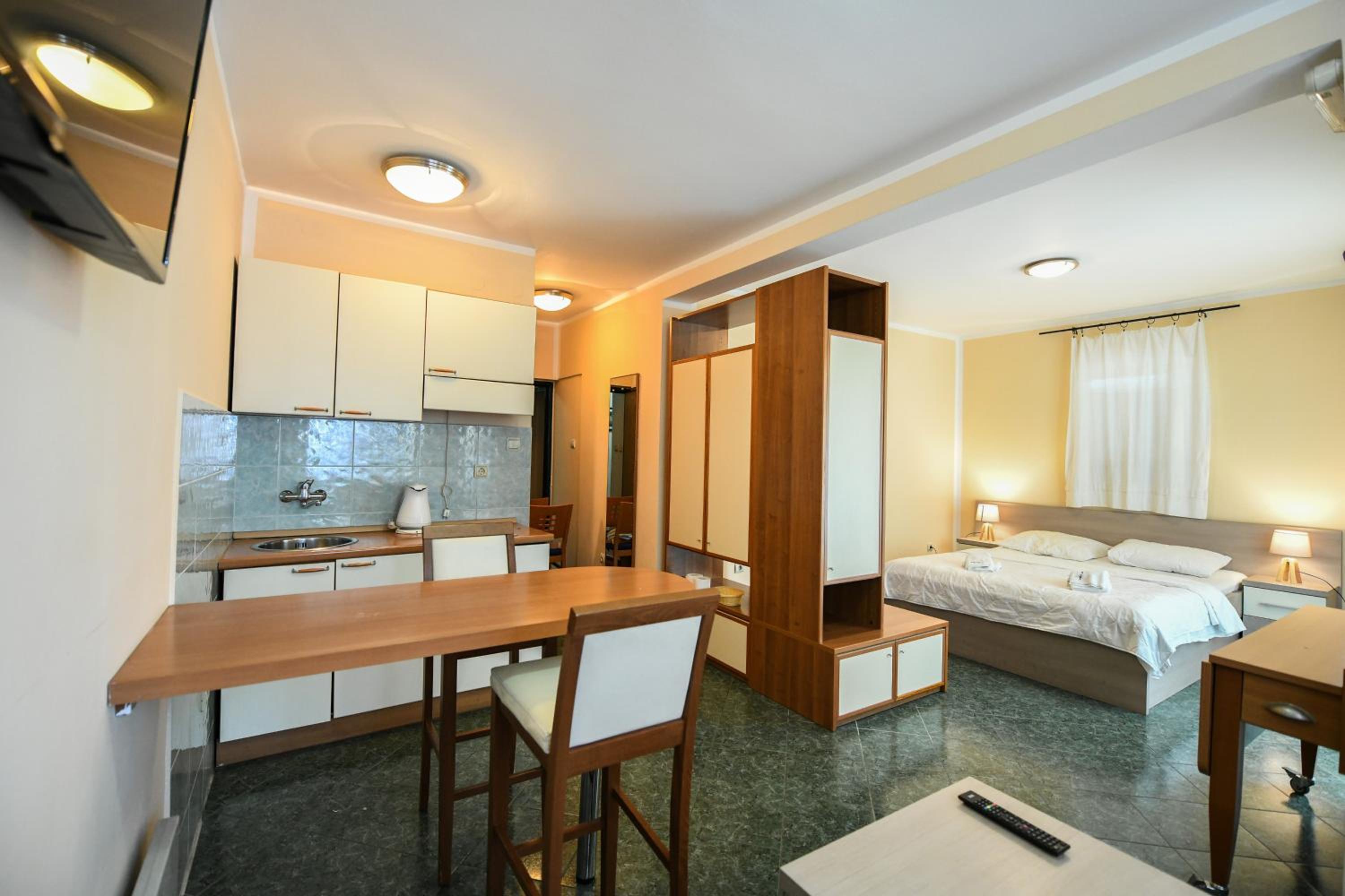 Jolly Apartments